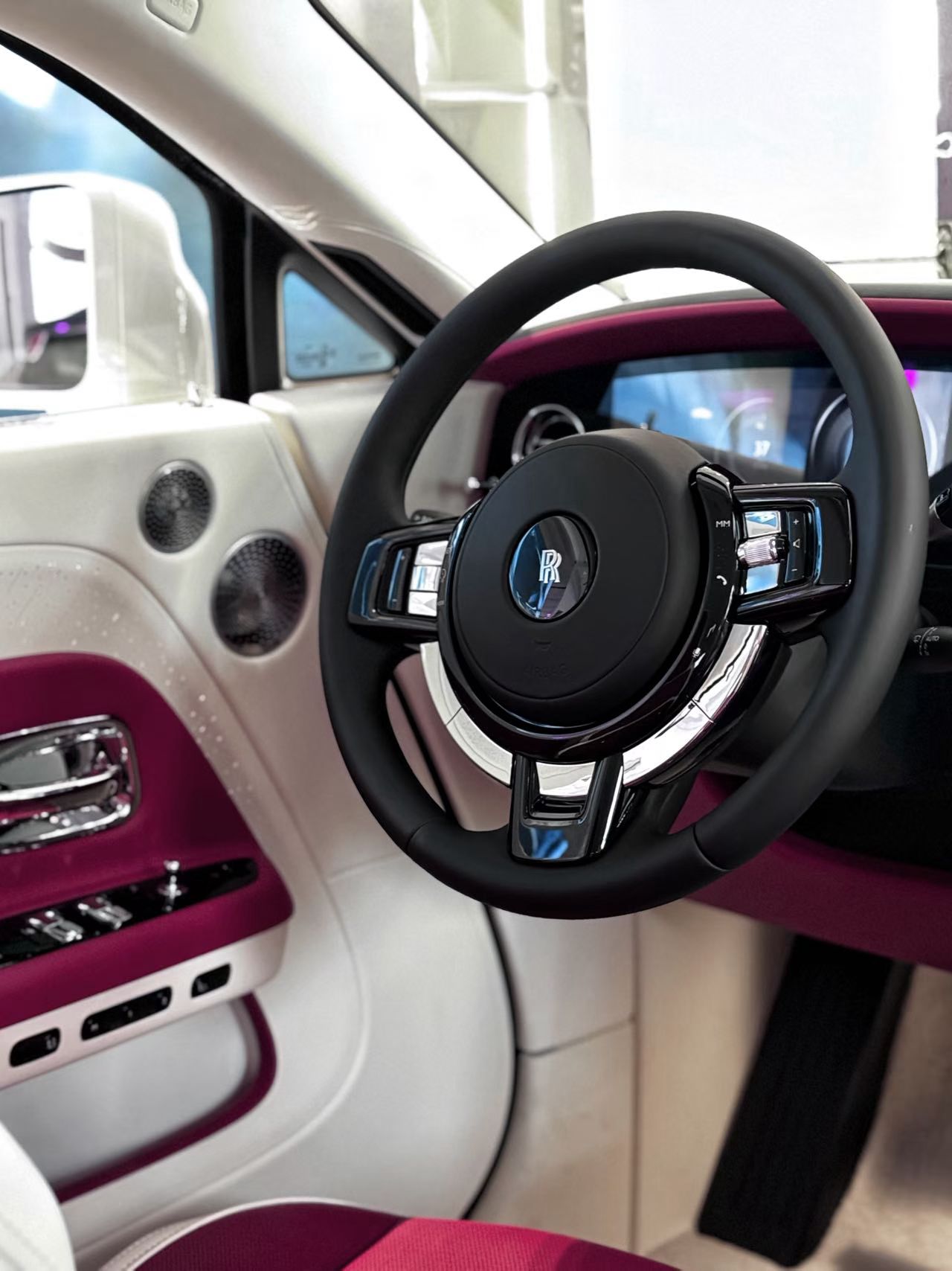 Rolls-Royce Spectre 2025 immagine di auto #6