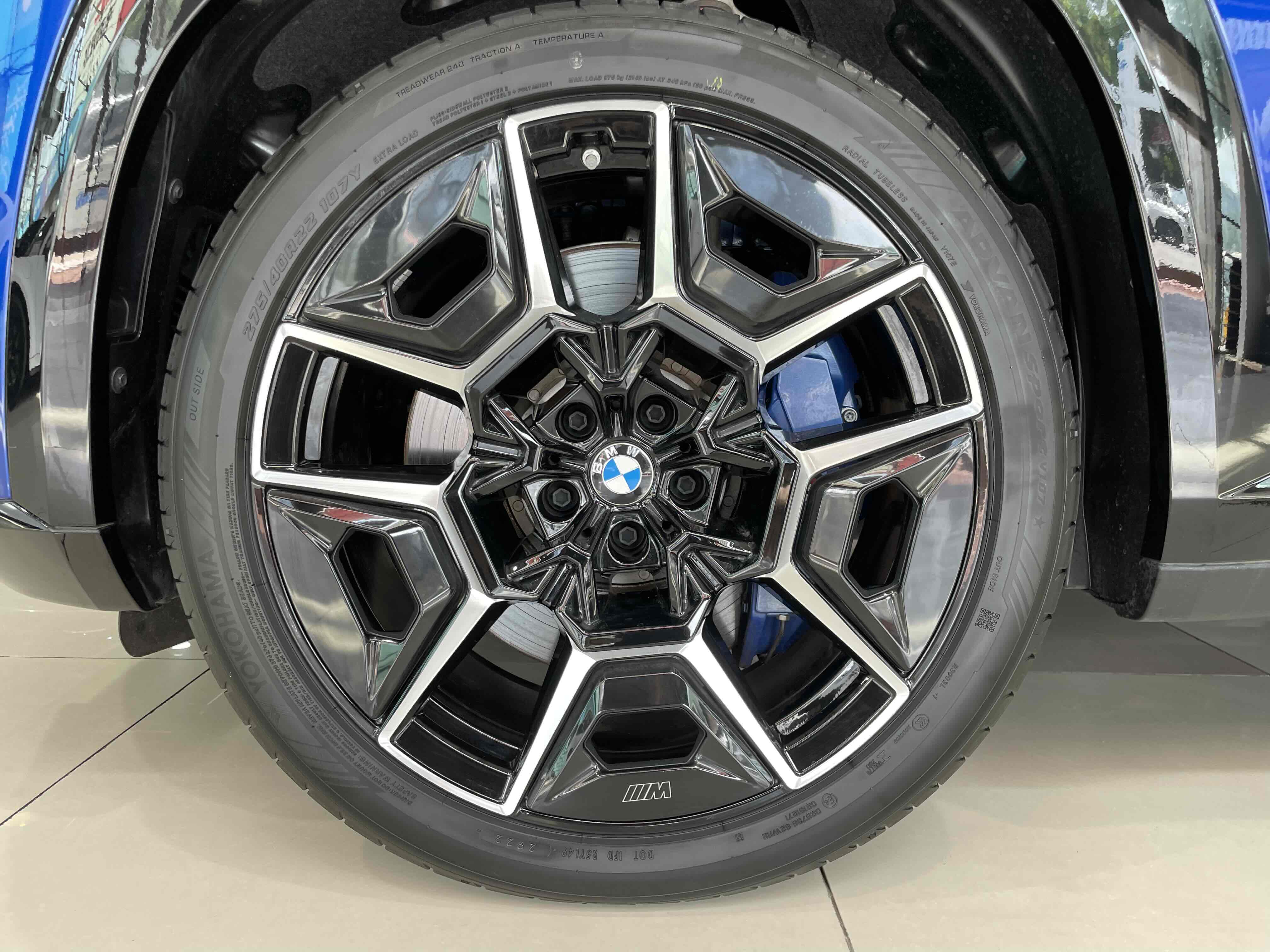 BMW XM 2024 car image #6