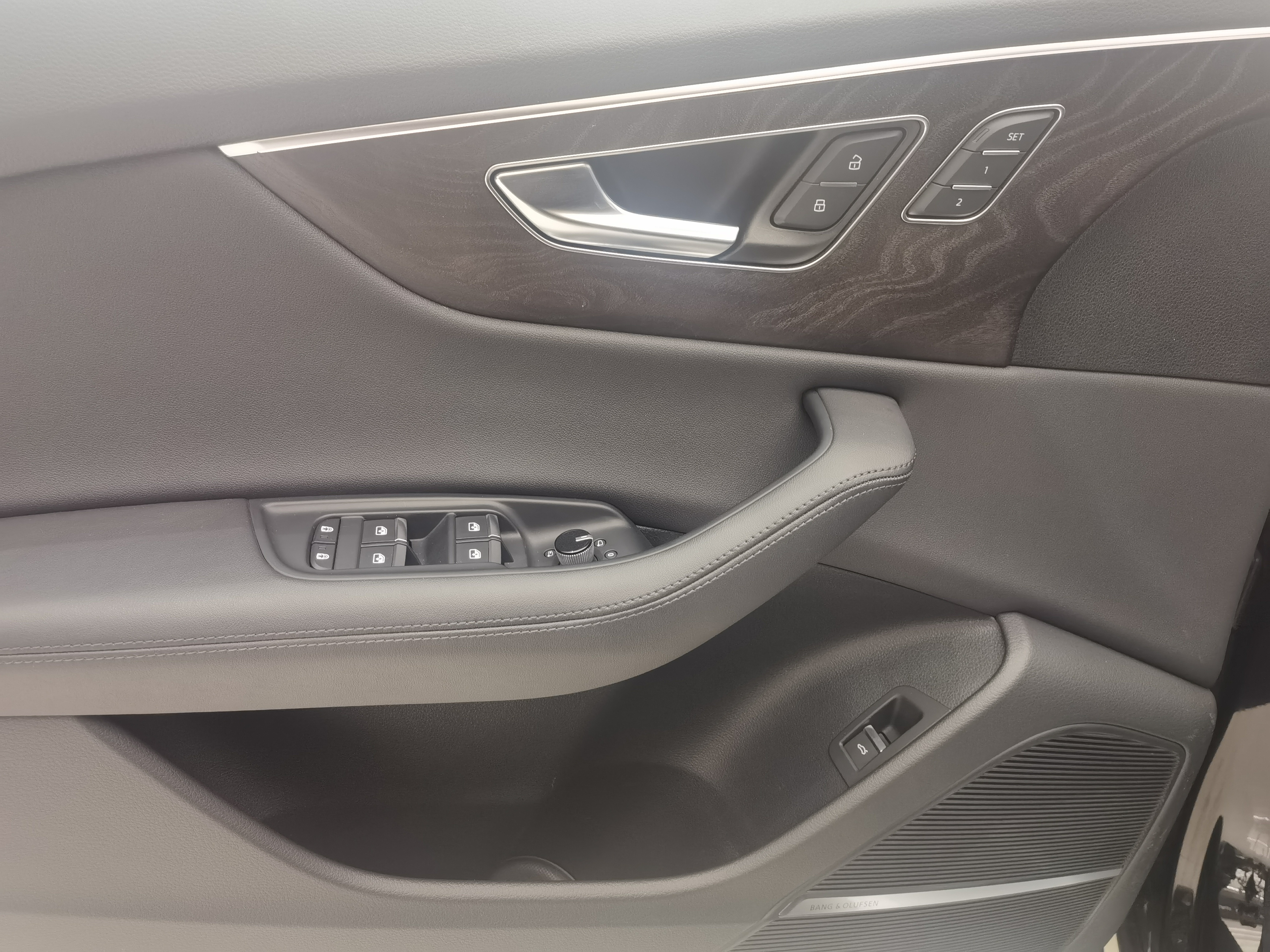 Audi Q8 2023 car image #6