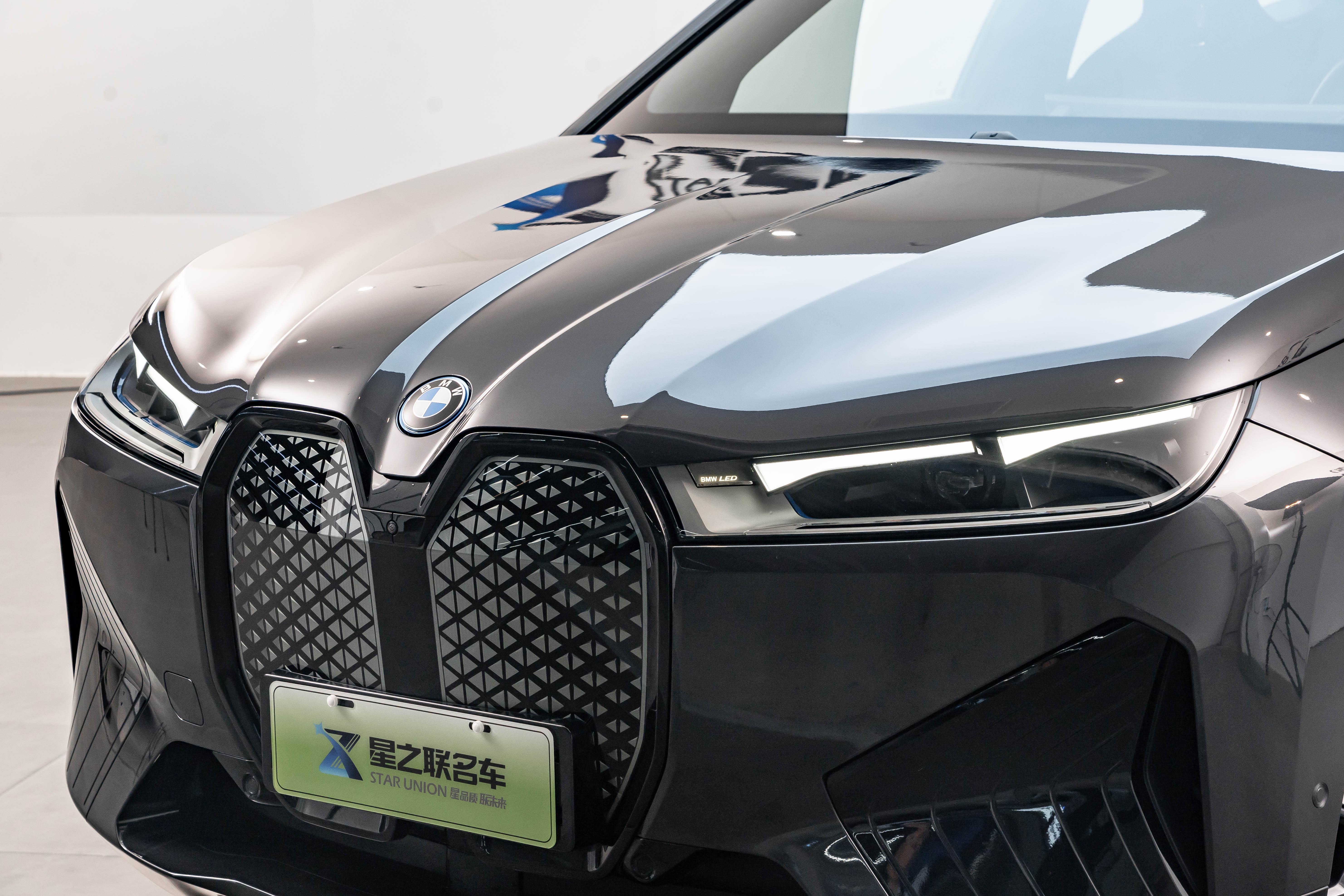 BMW iX 2024 car image #6