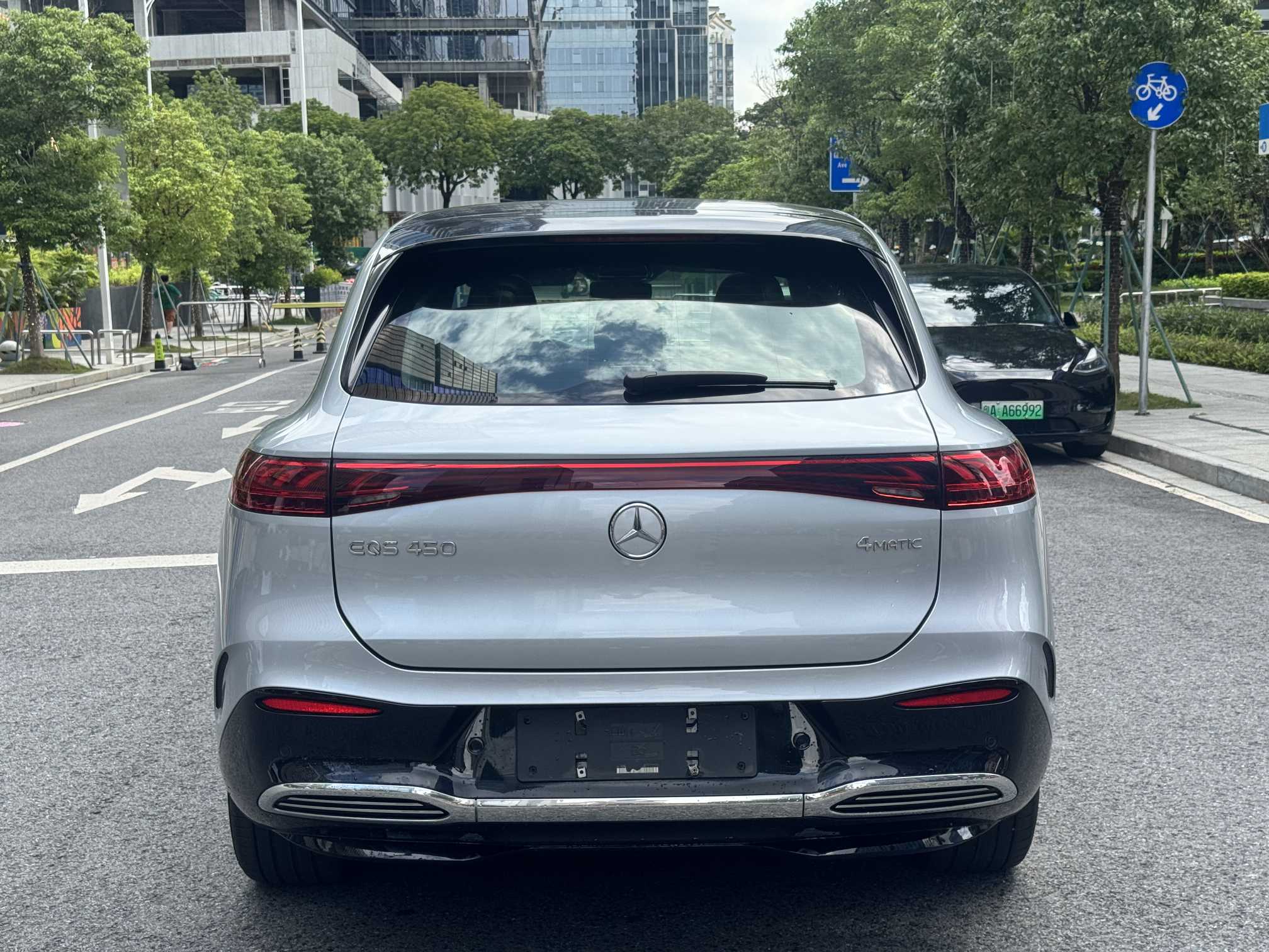 Mercedes-Benz EQS SUV 2023 car image #6