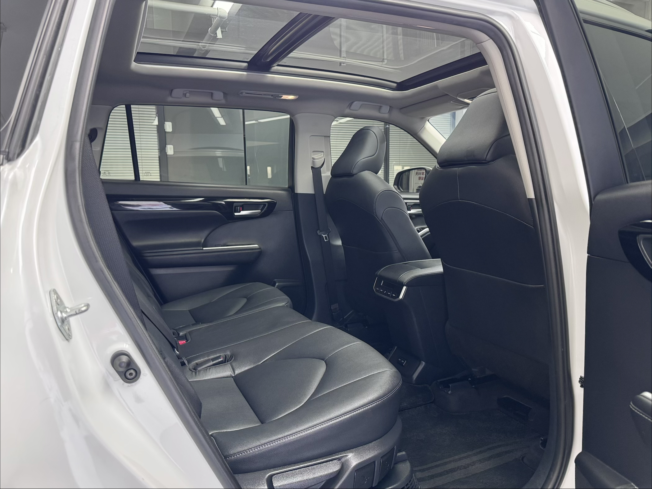 Toyota Highlander 2024 car image #6