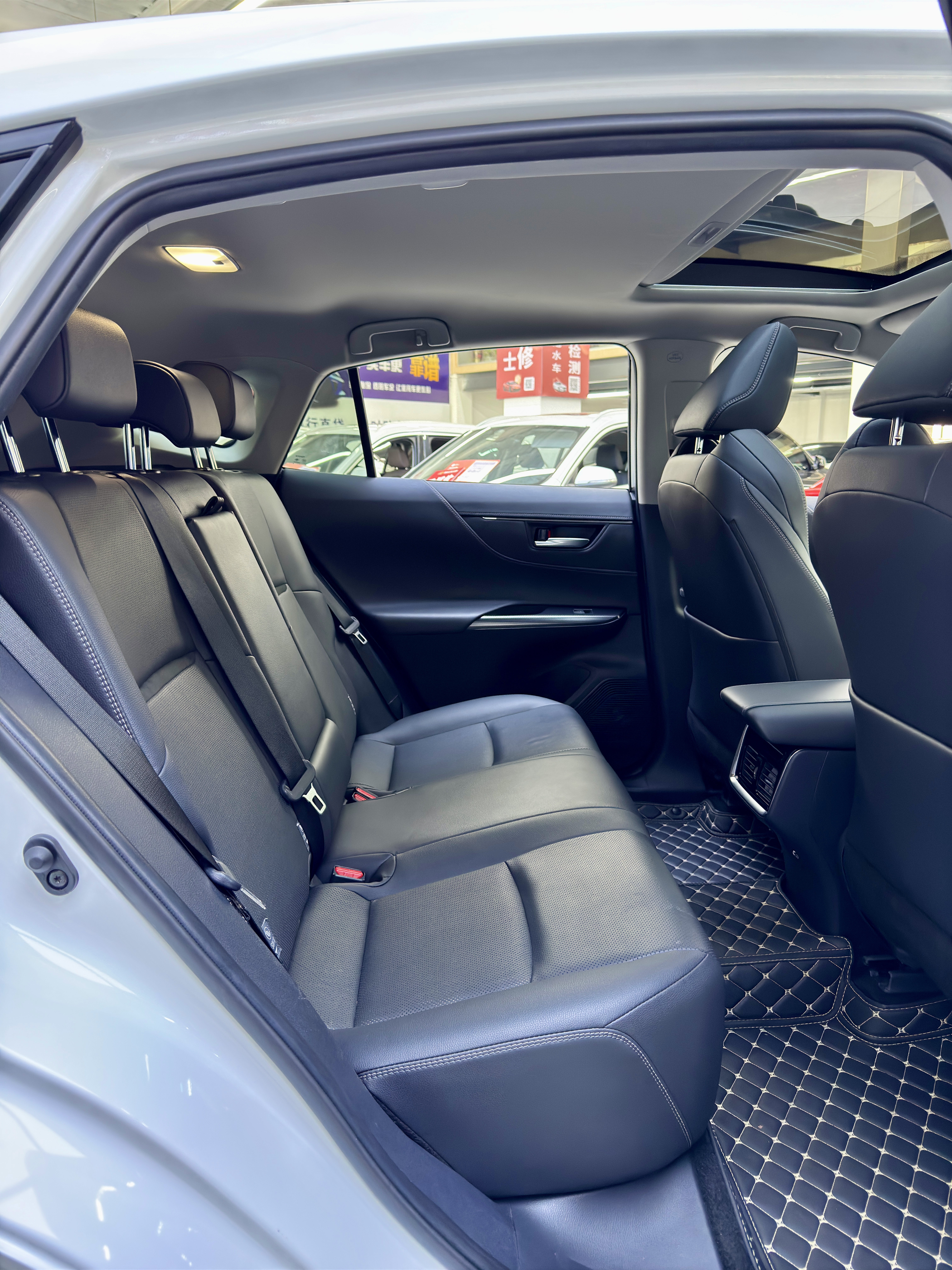 Toyota Venza 2024 immagine di auto #6