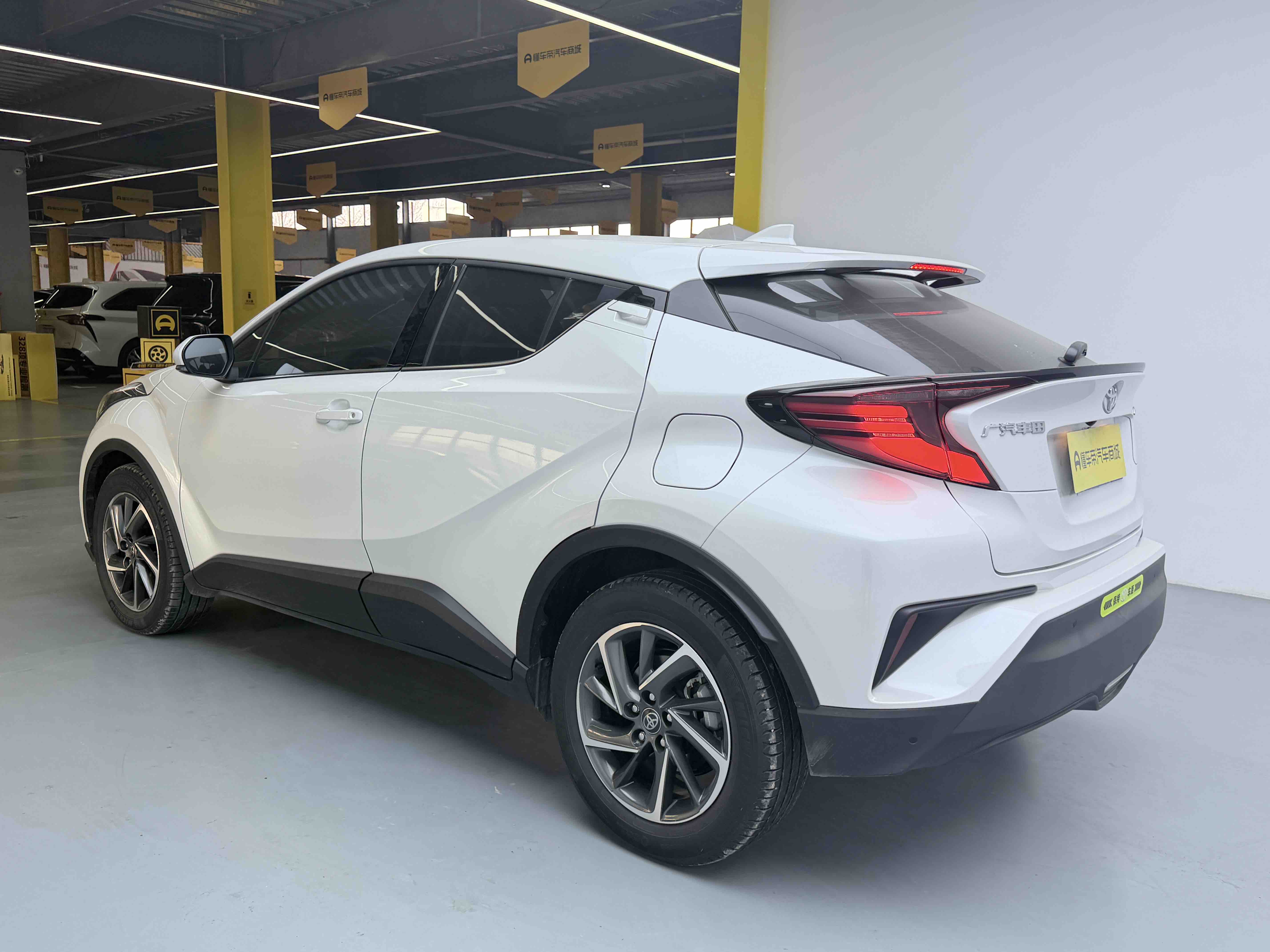 Toyota C-HR 2024 car image #6