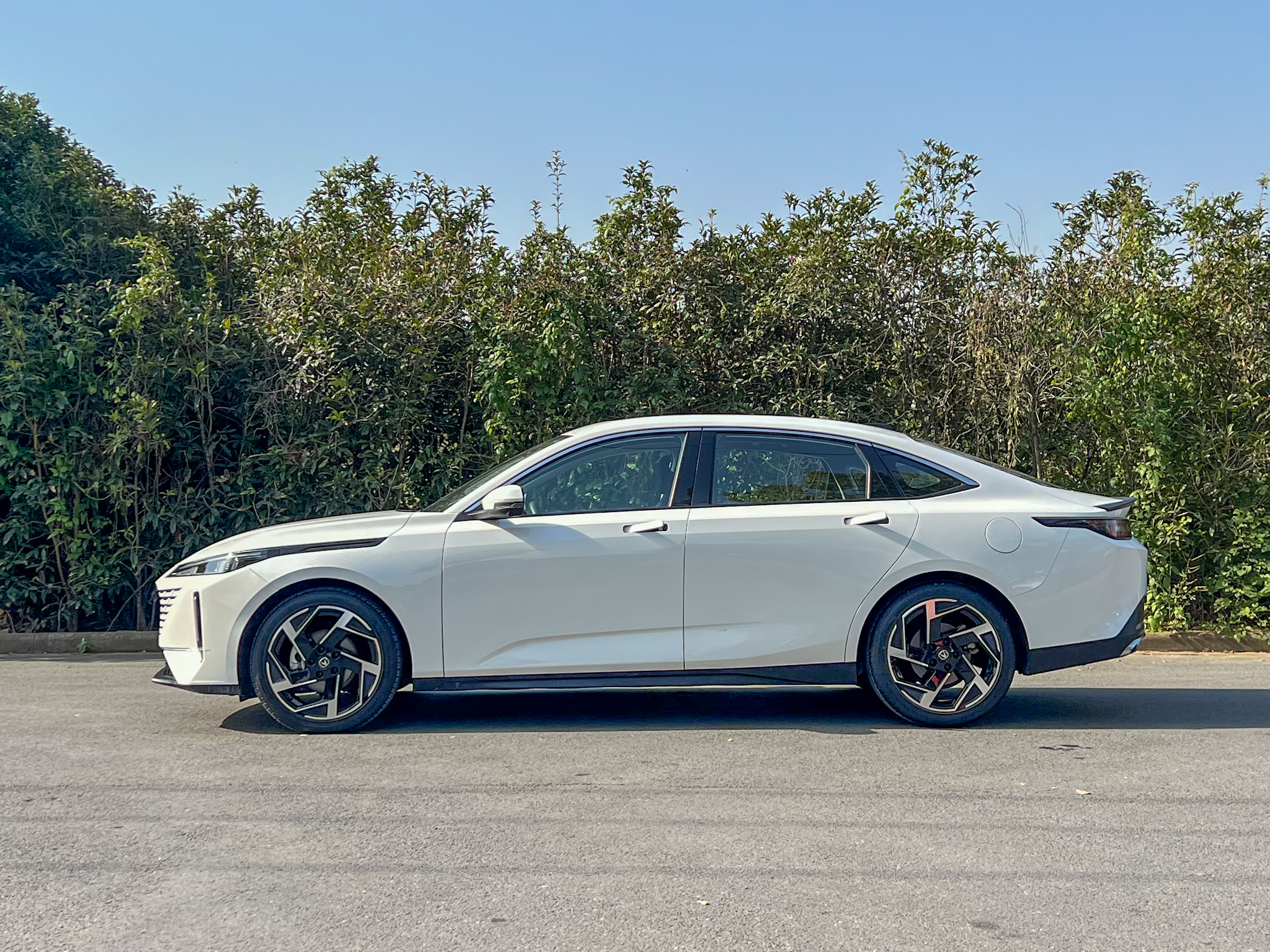 Changan Lamore 2023 immagine di auto #6