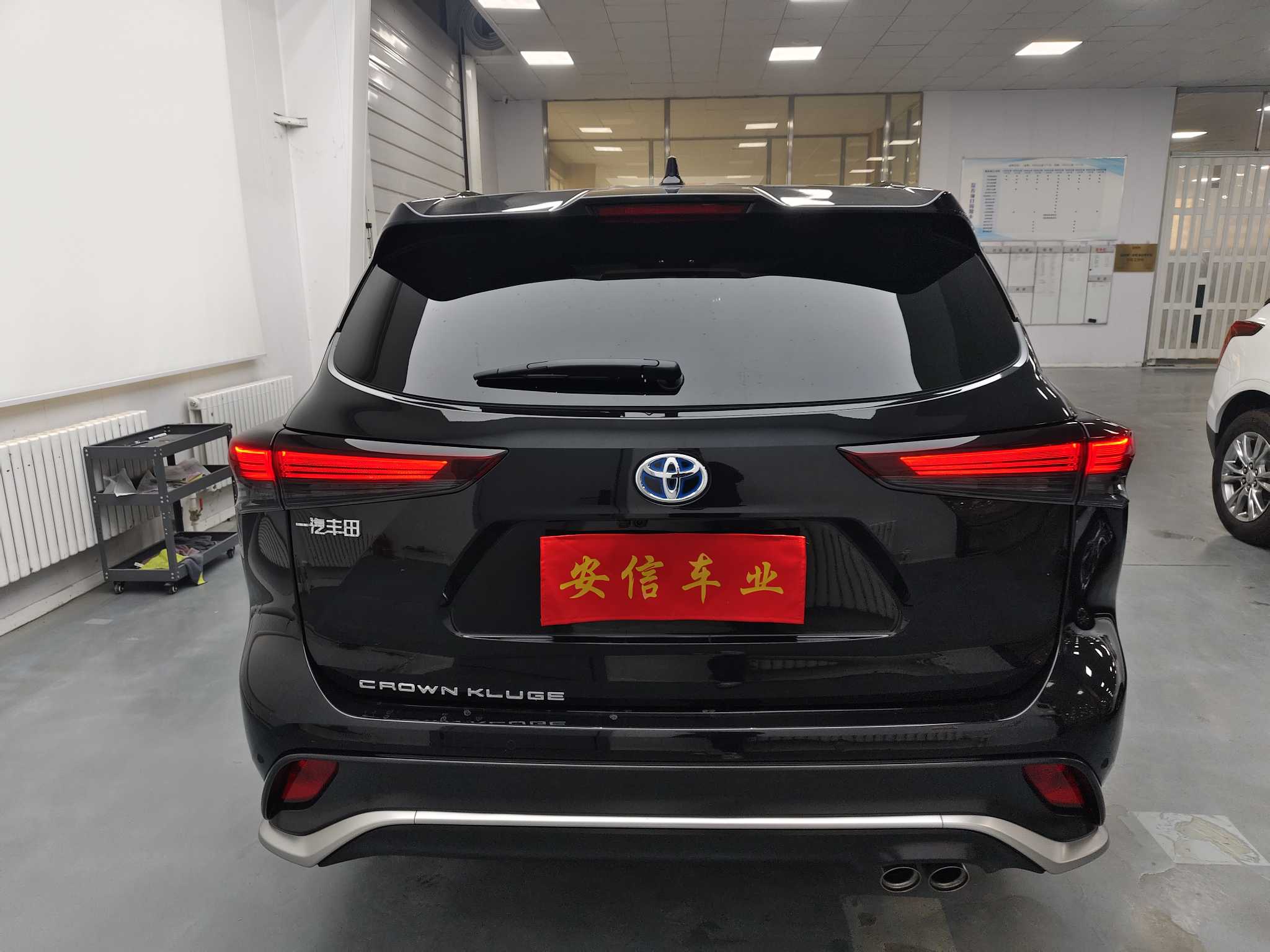 Toyota Crown Kluger 2024 immagine di auto #6