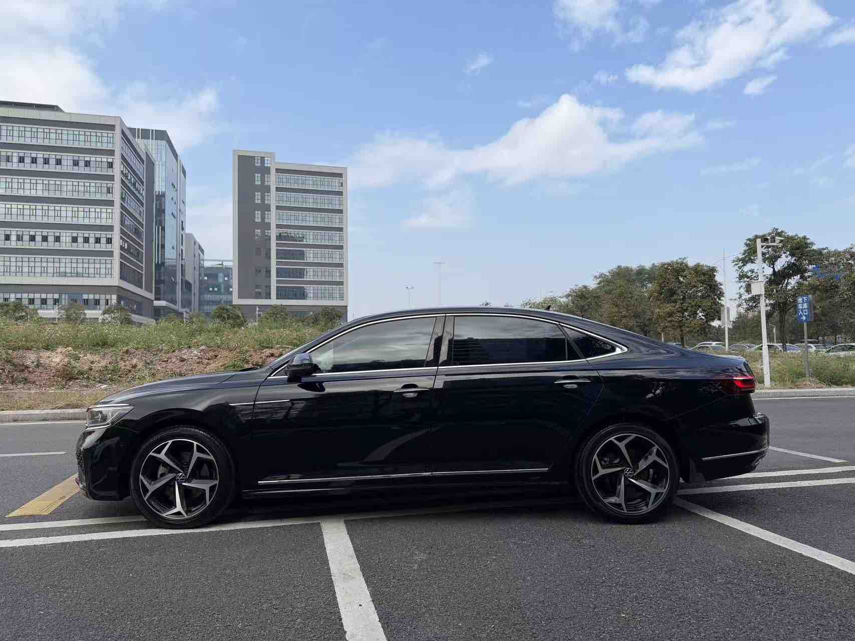 Volkswagen Passat 2023 car image #6