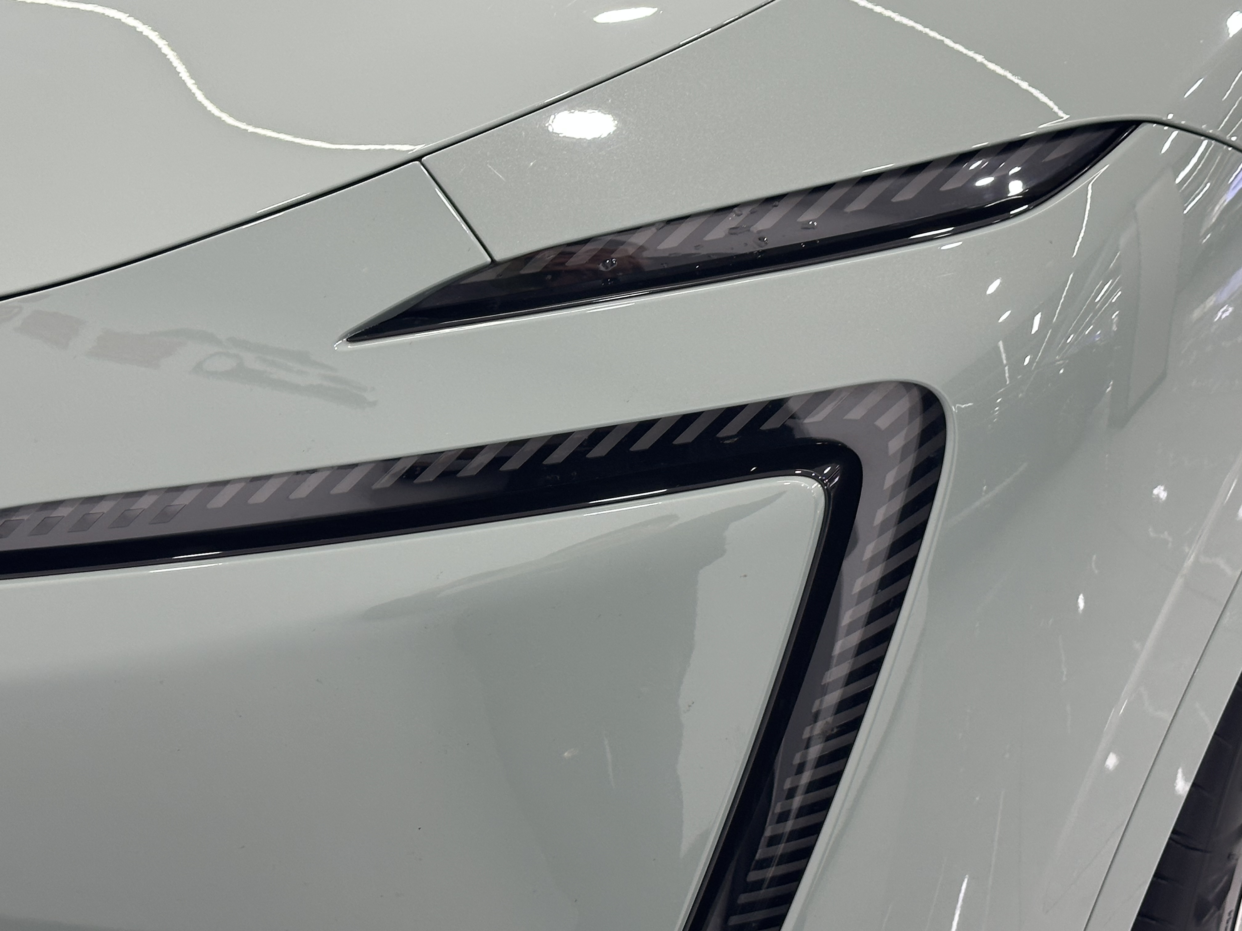 Avatr 11 2023 car image #6