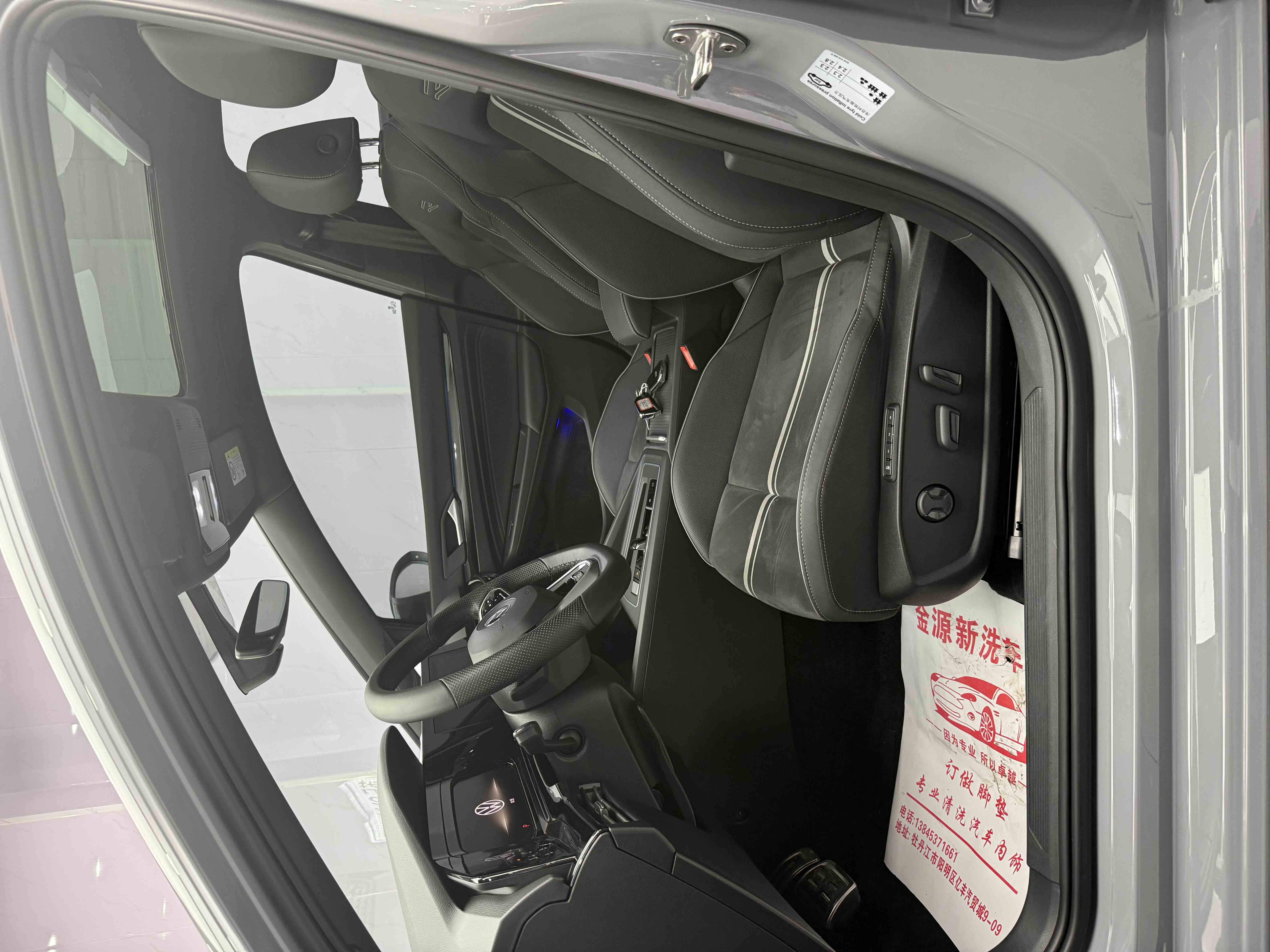 Volkswagen Golf 2023 car image #6