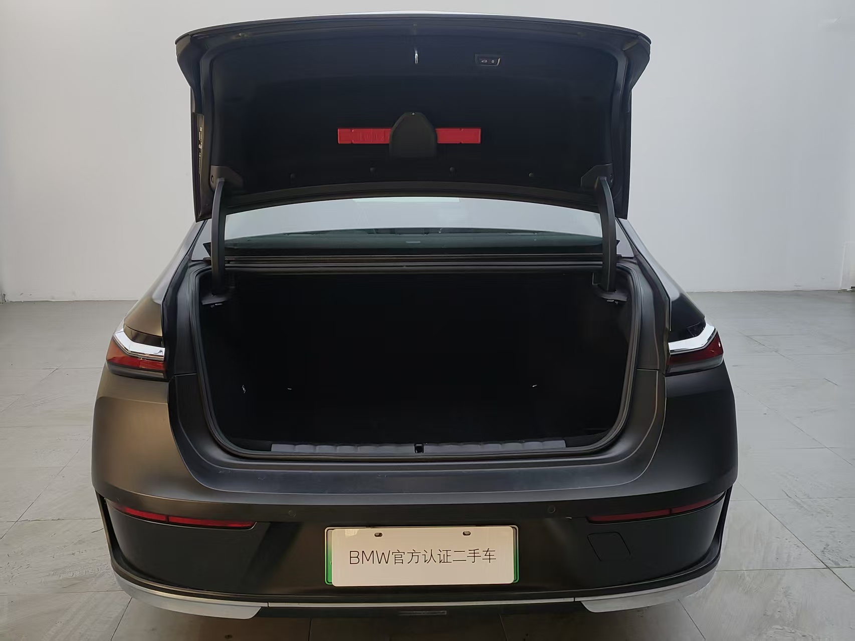 BMW i7 2023 car image #6