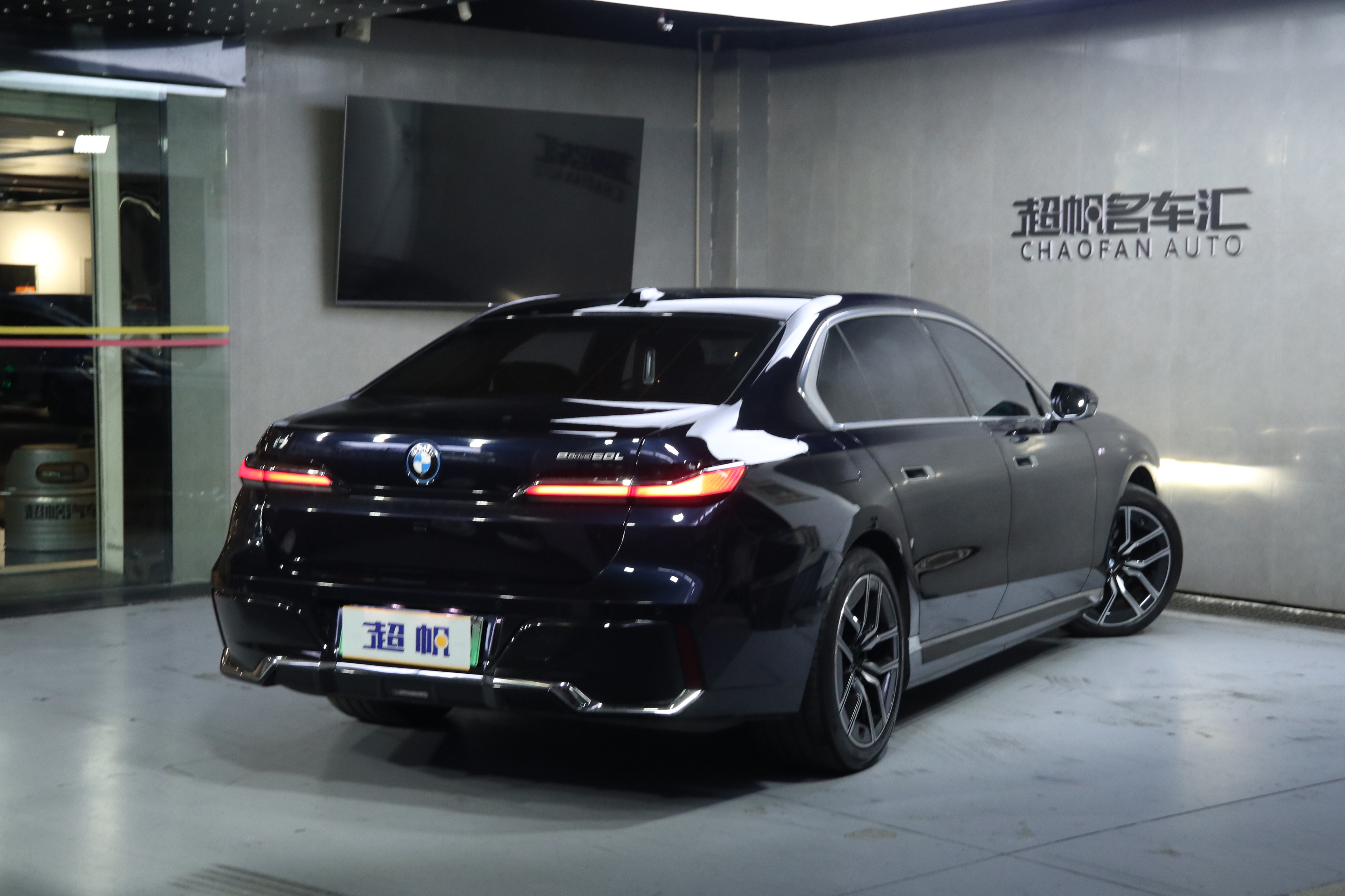 BMW i7 M70L 2024 car image #6