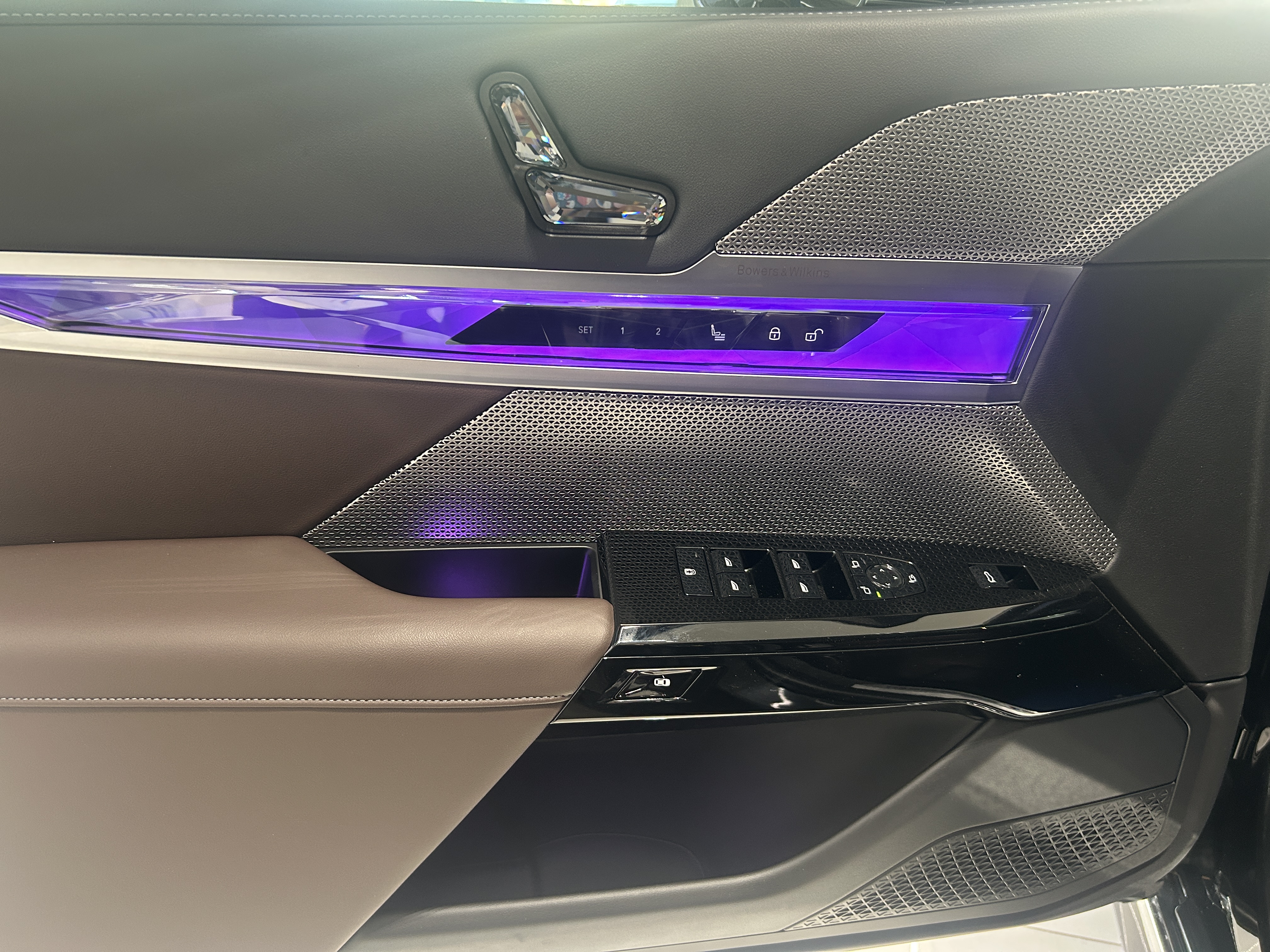 BMW i7 2023 car image #6