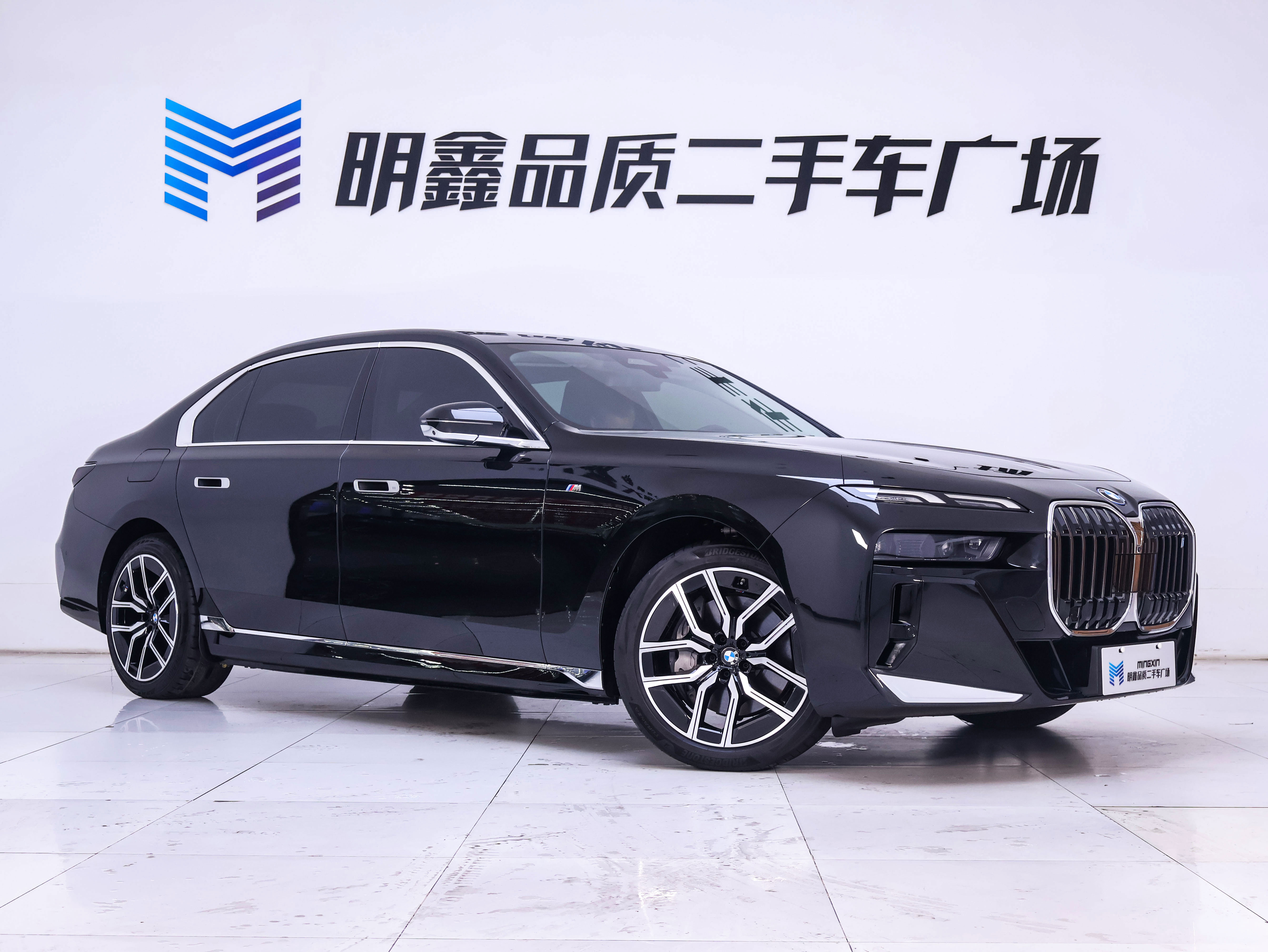 BMW i7 M70L 2024 car image #6