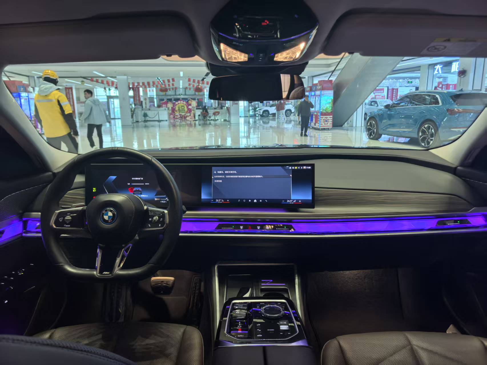 BMW i7 2023 car image #6