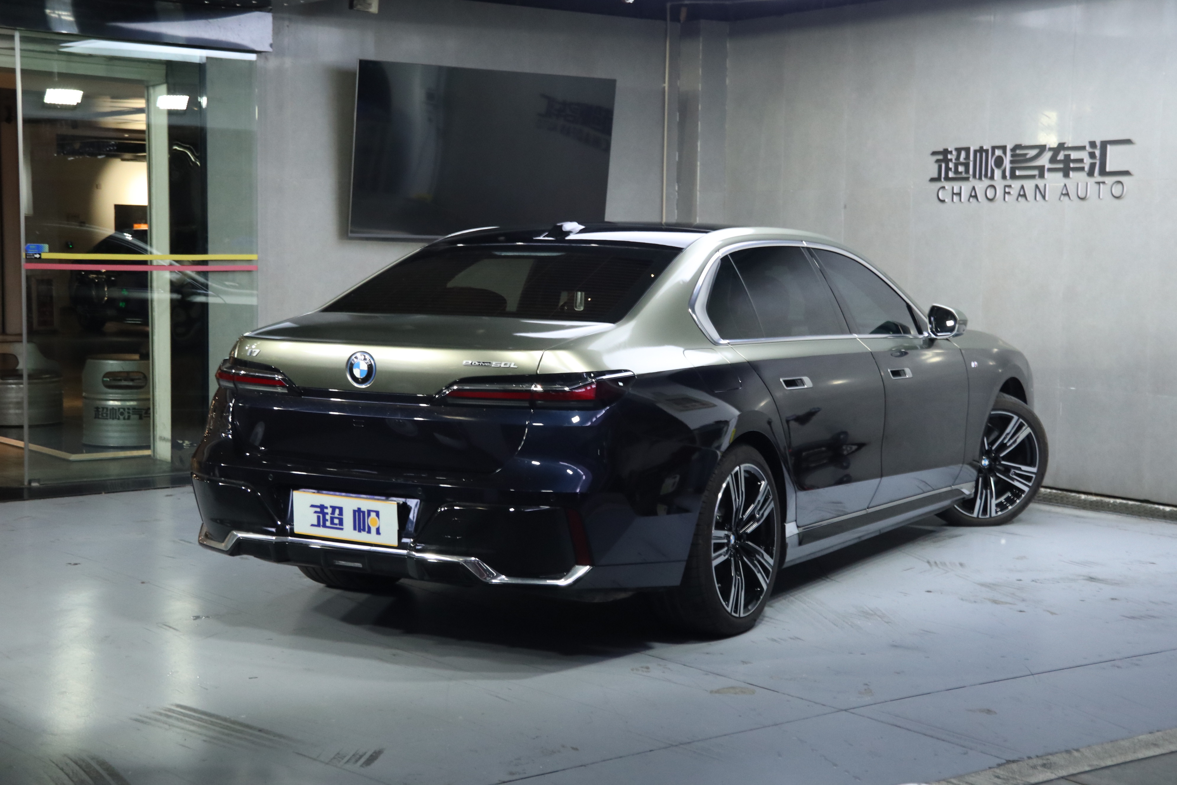 BMW i7 M70L 2025 #6 BMW i7 M70L 2025 car image #6