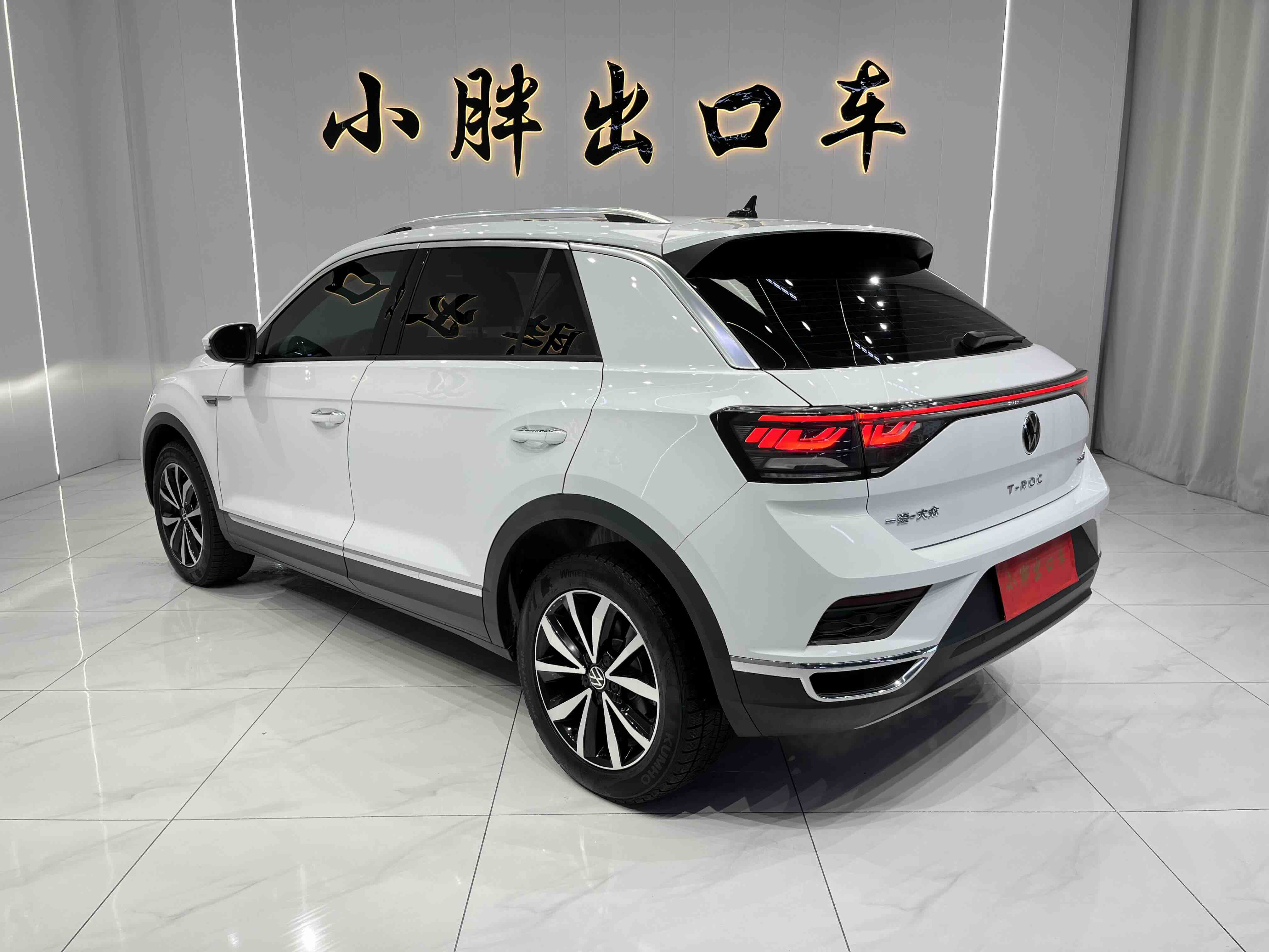 Volkswagen T-Roc 2024 car image #6