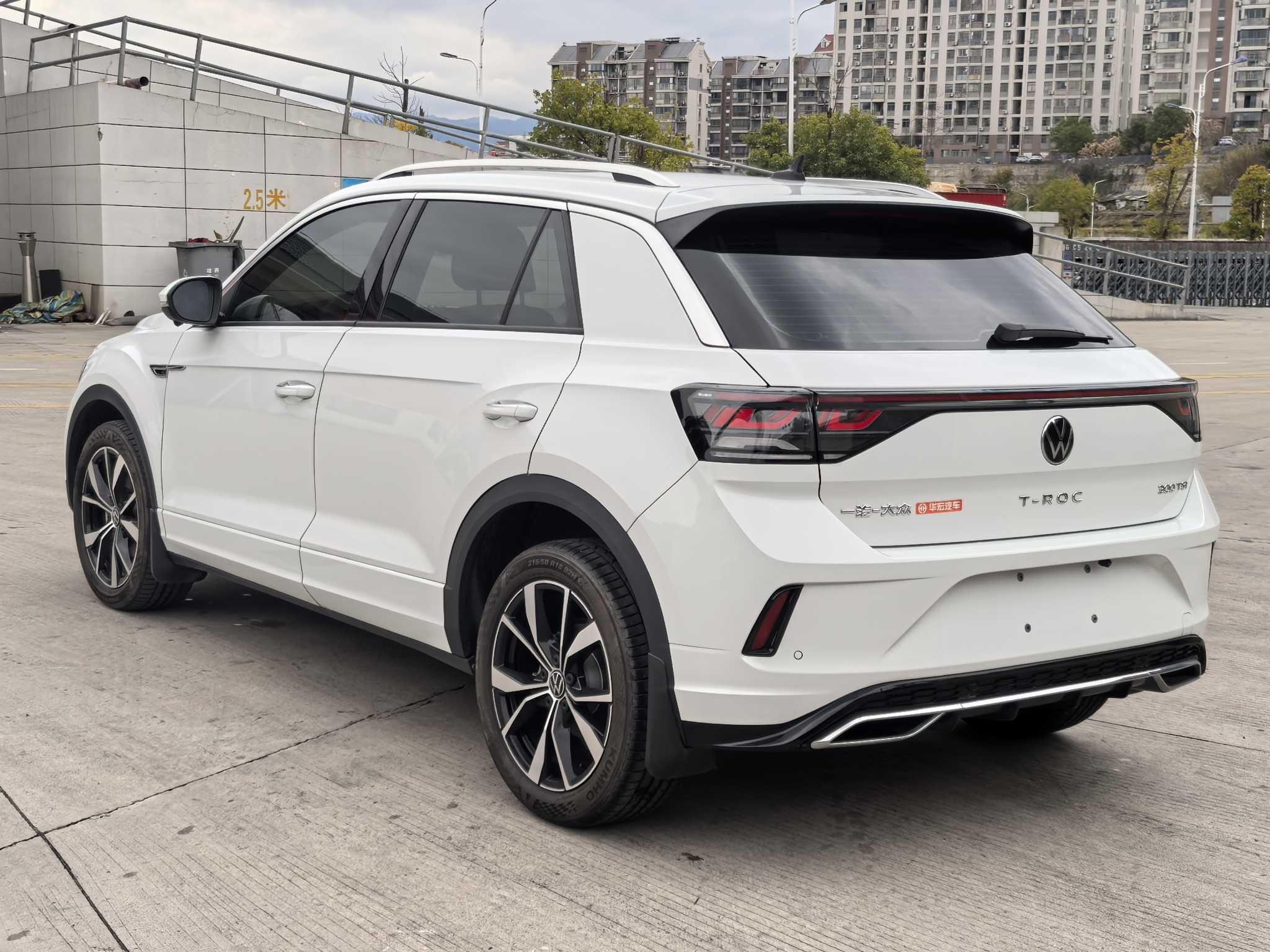 Volkswagen T-Roc 2023 #6 Volkswagen T-Roc 2023 car image #6