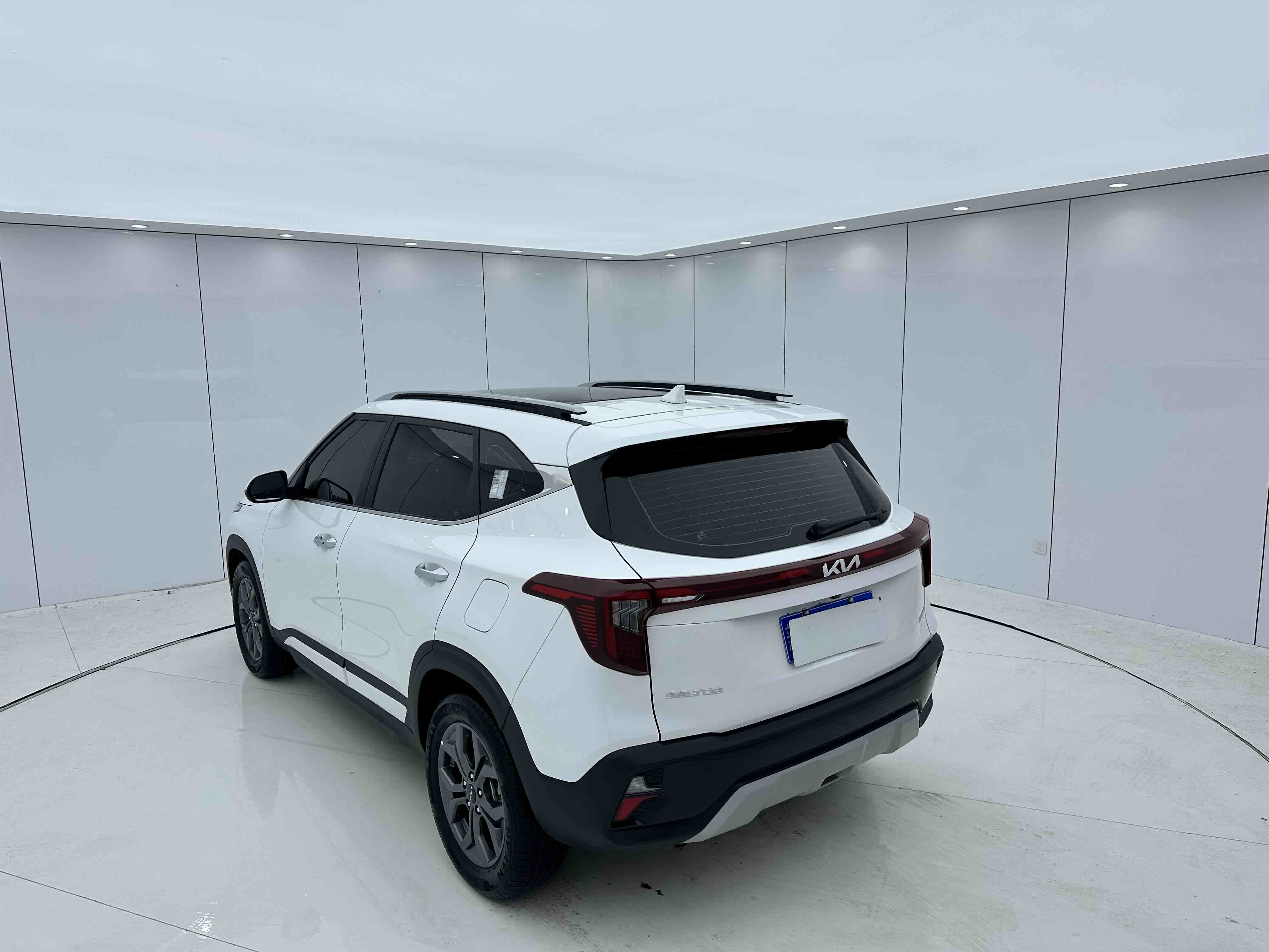 Kia Seltos 2024 car image #6