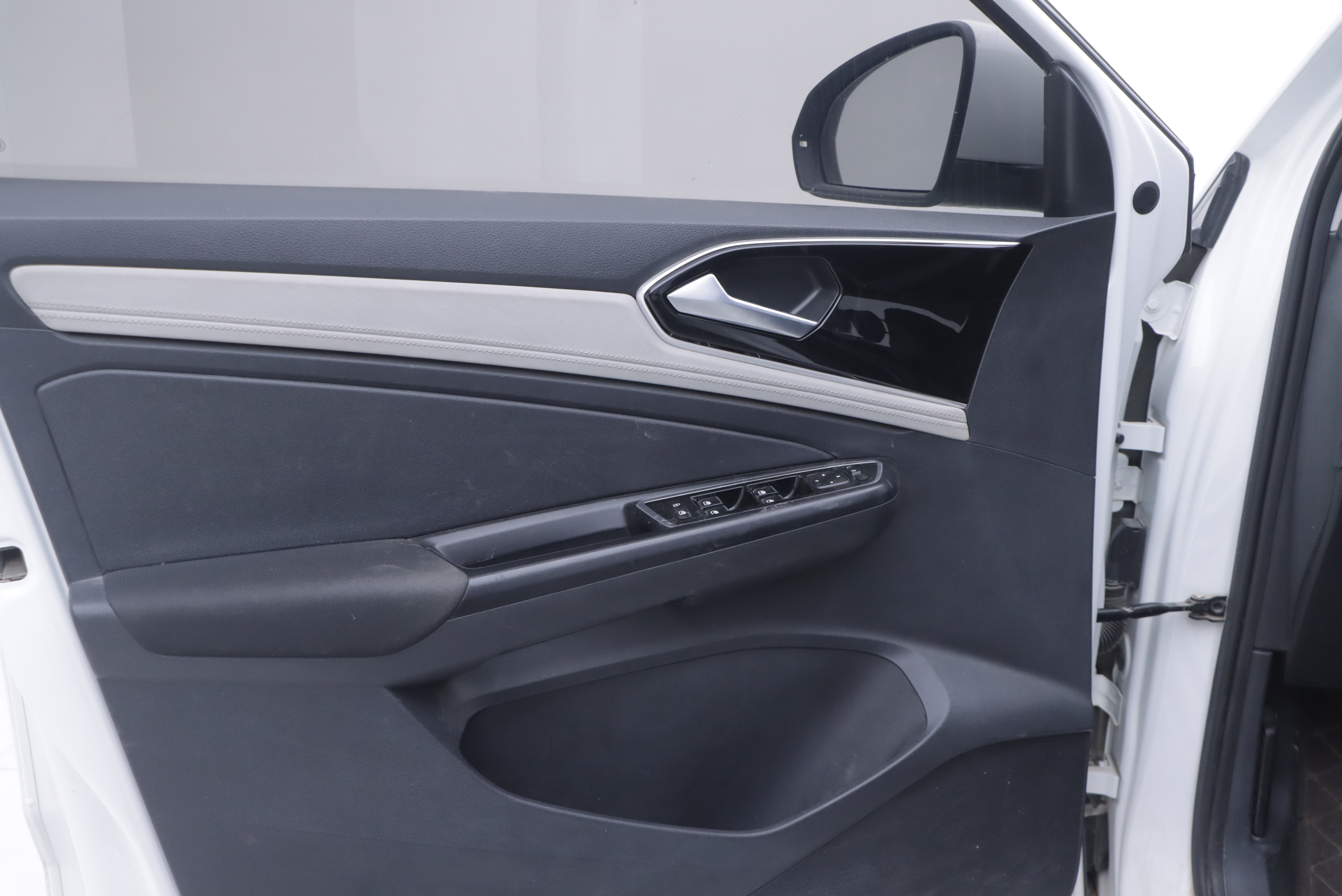 VS5 2023 car image #6