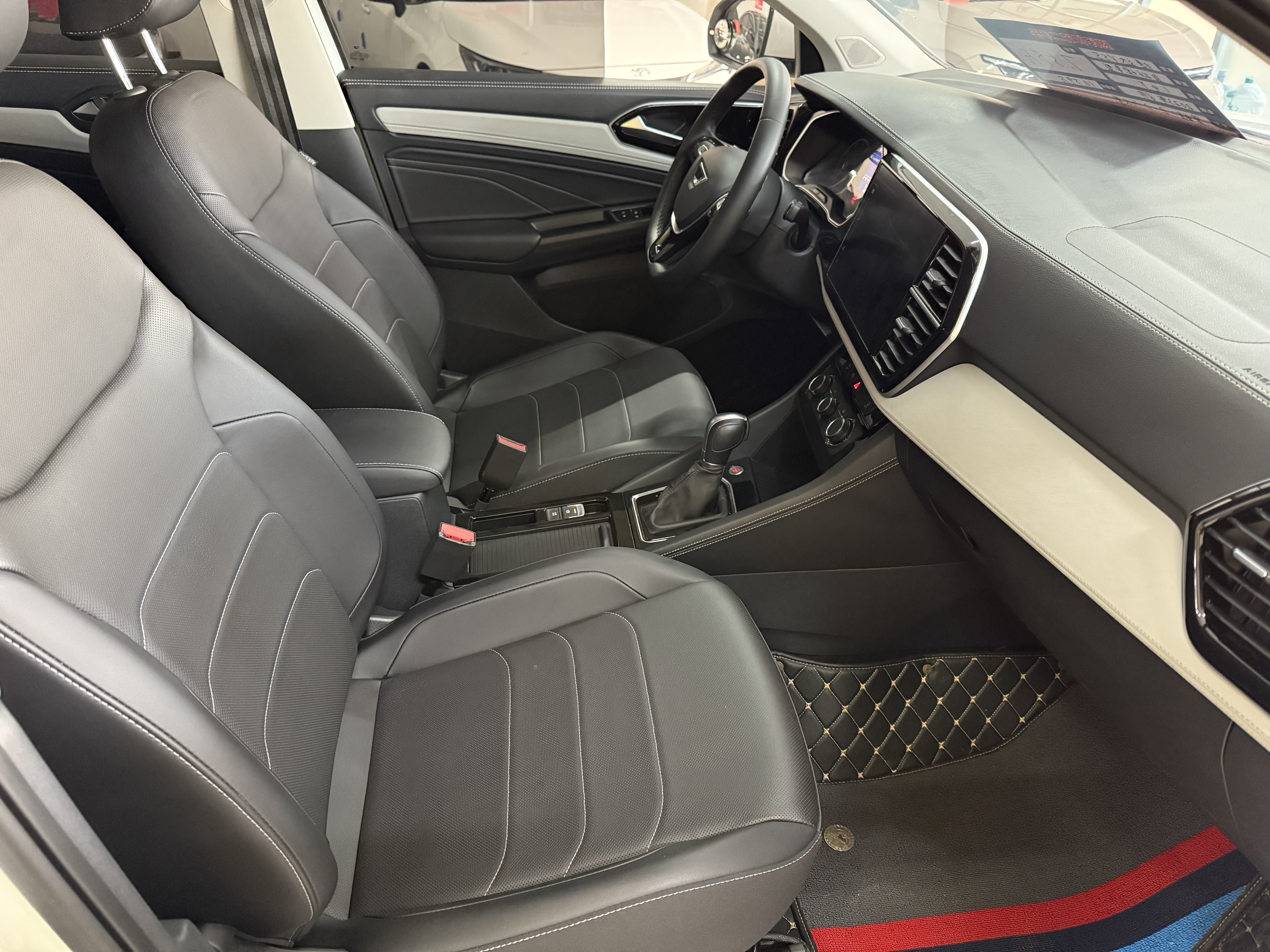 VS5 2023 car image #6