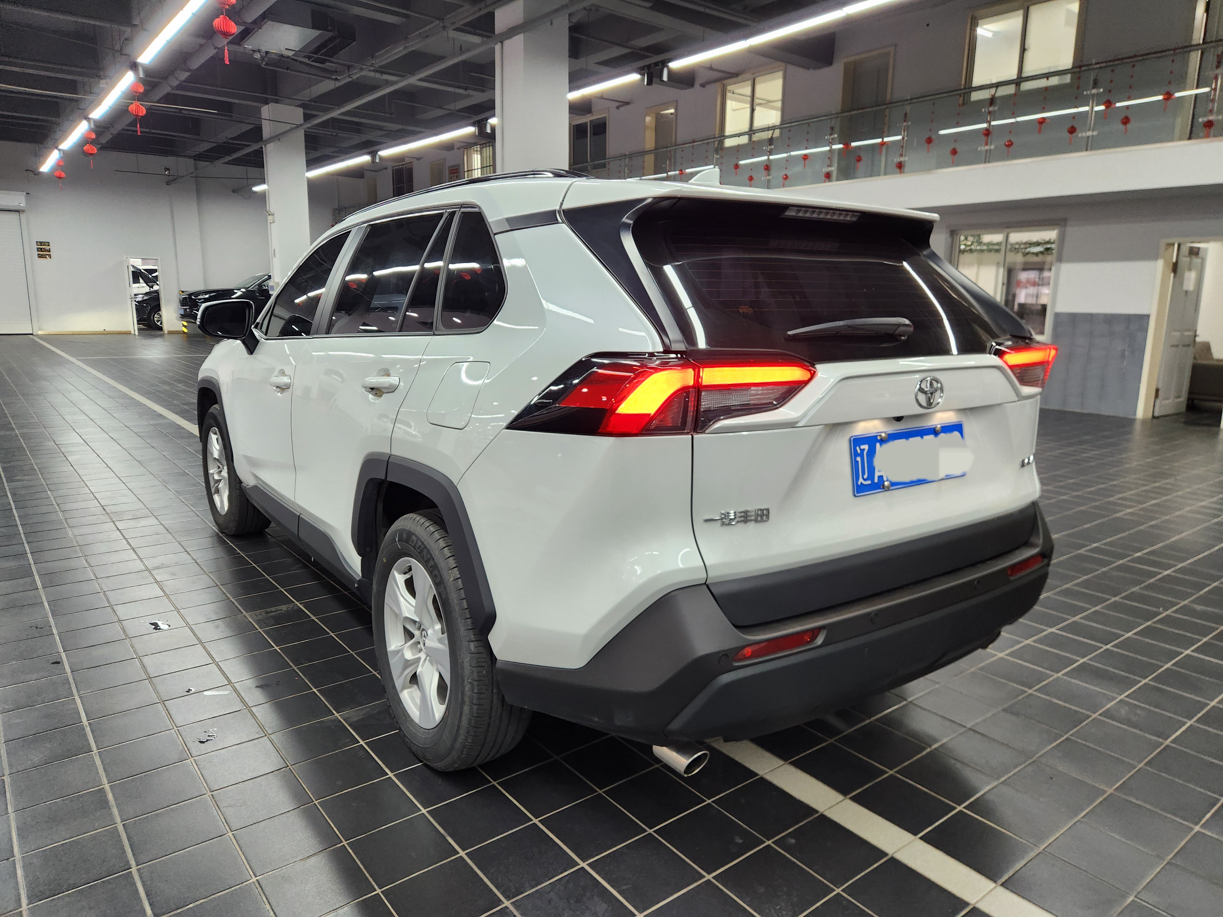 Toyota RAV4 2024 car image #6