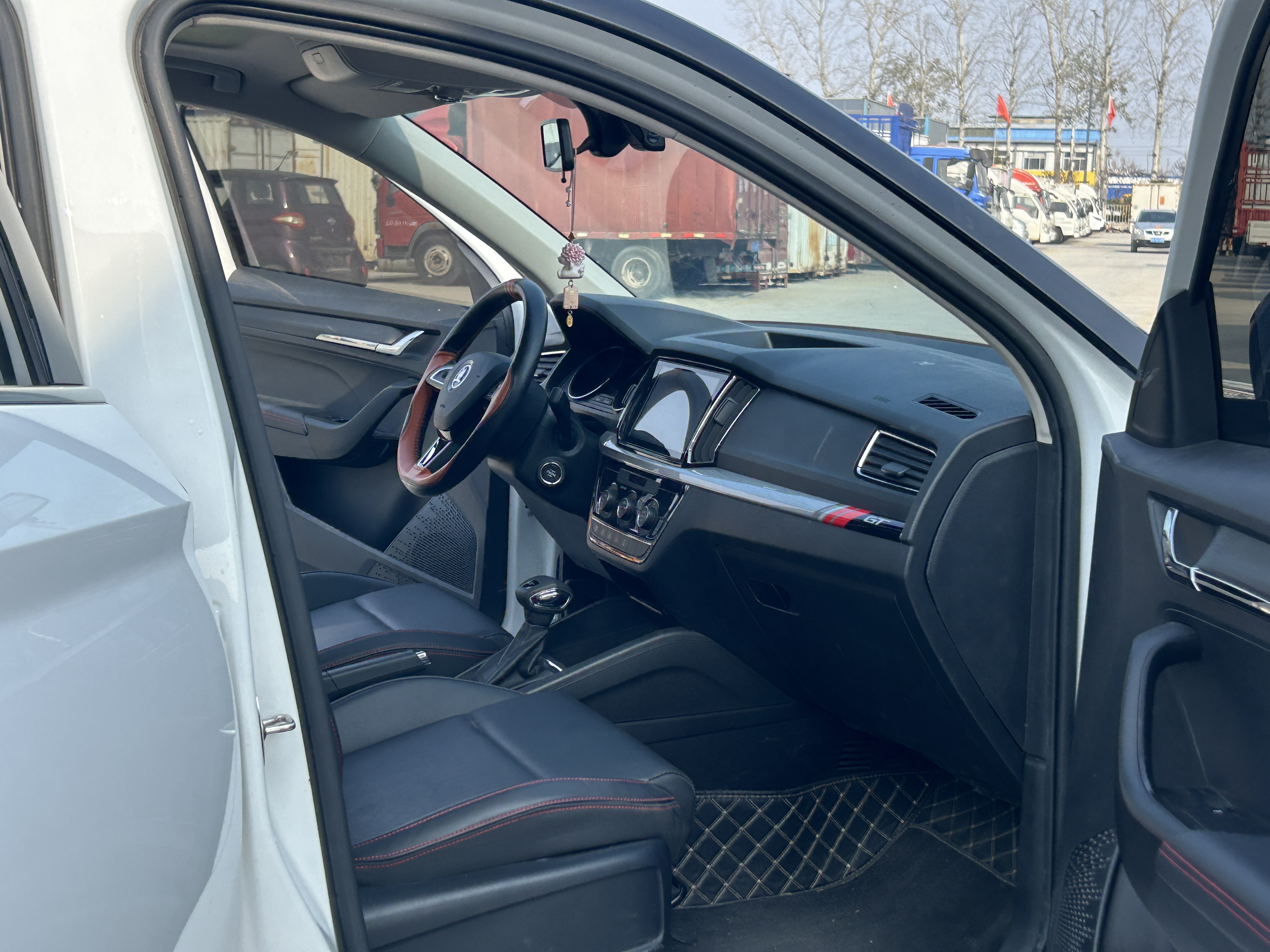 Skoda Kamiq 2024 car image #6