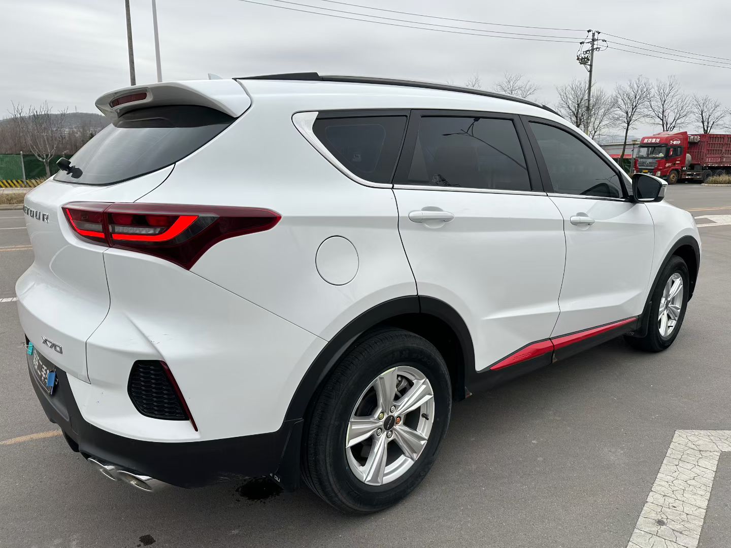 X70 2023 car image #6
