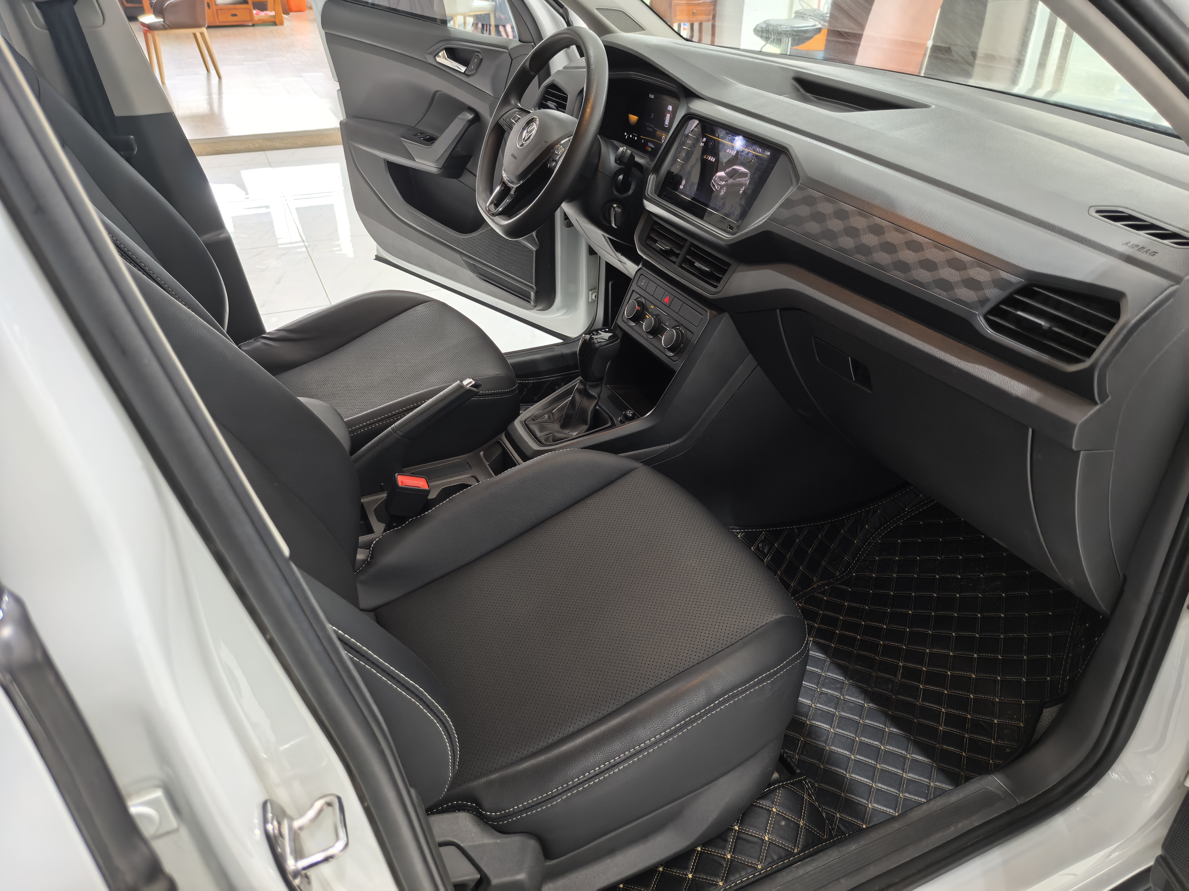 Volkswagen T-Cross 2023 car image #6