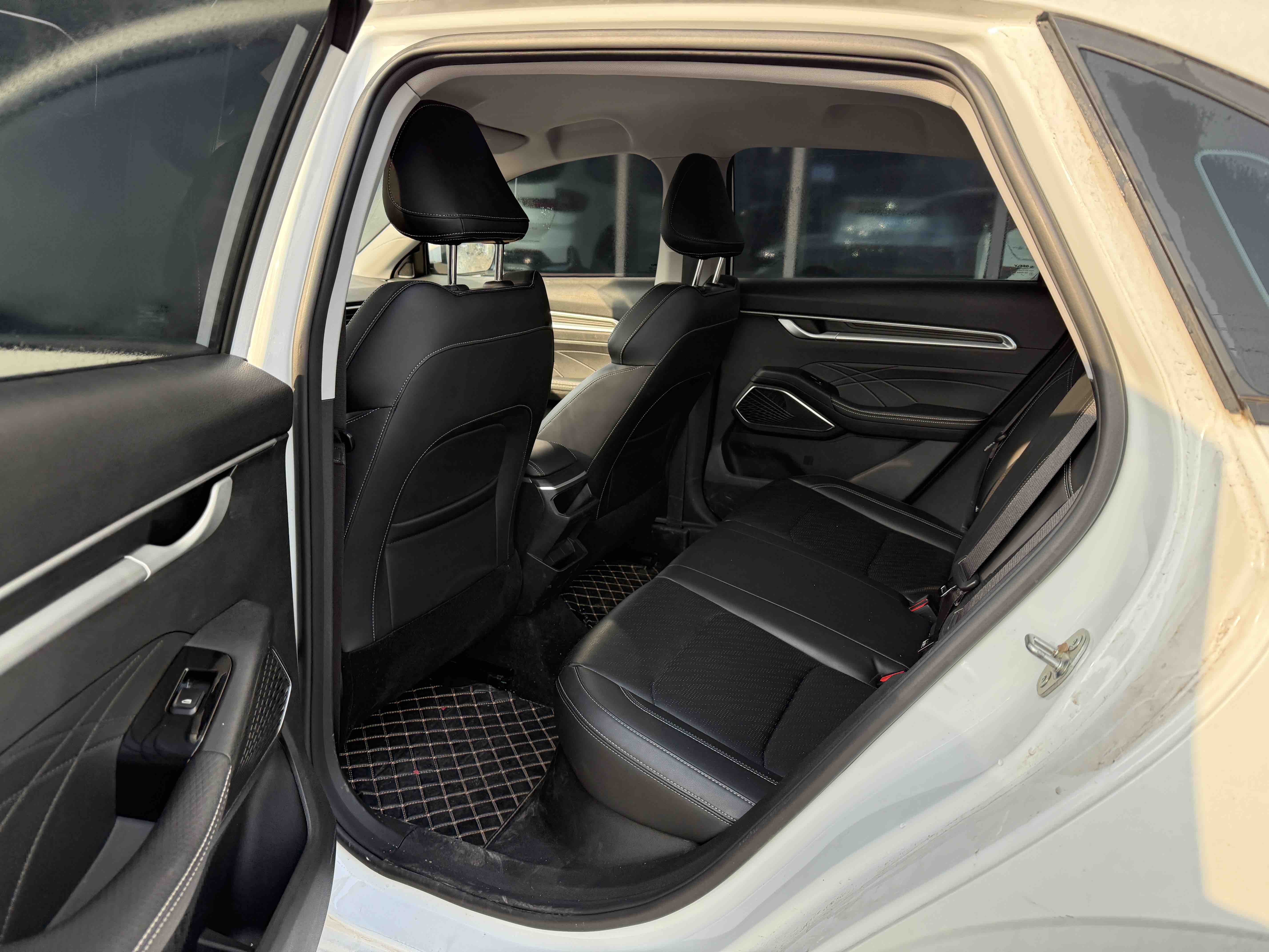Emgrand 2023 car image #6