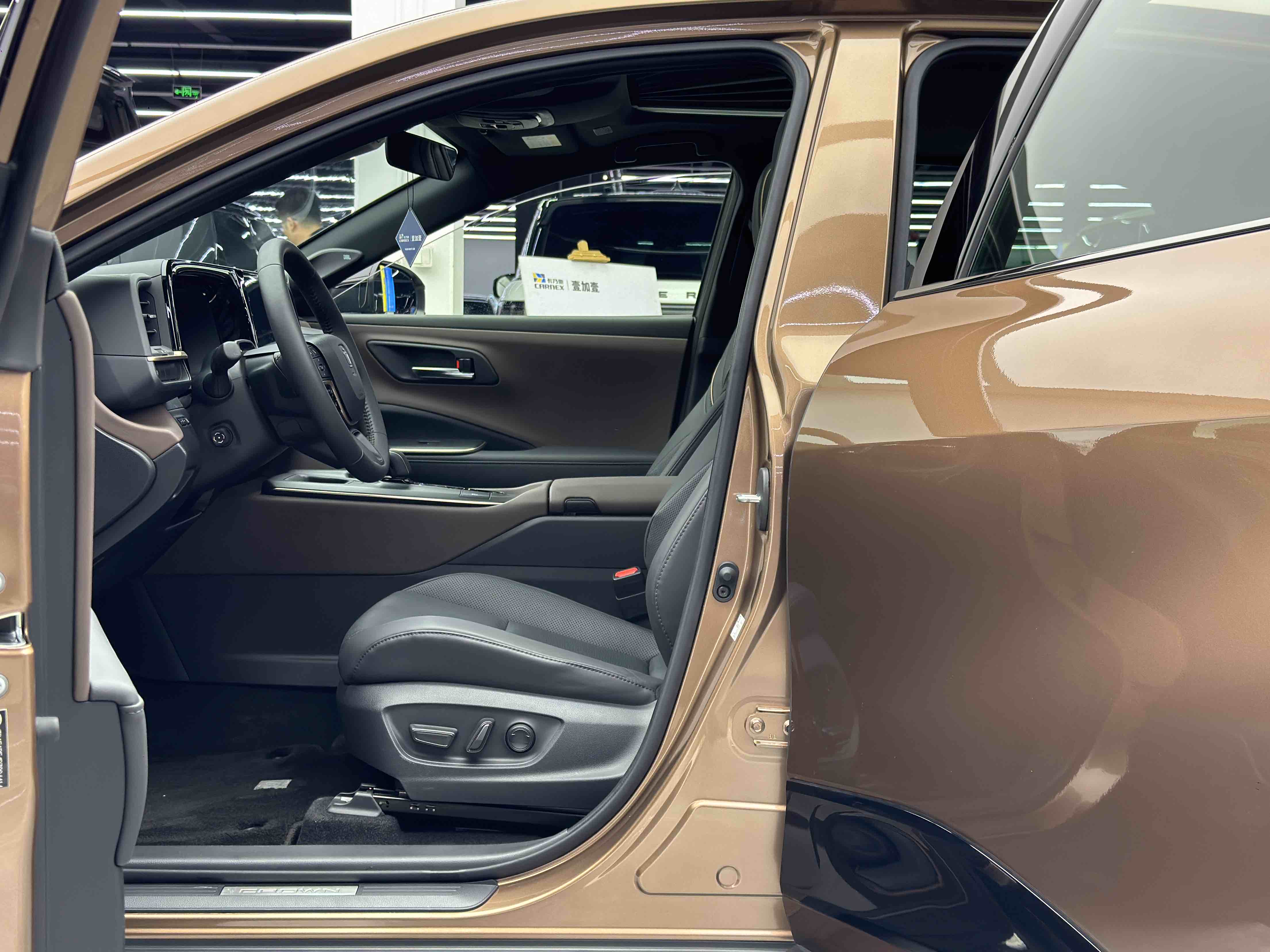 Toyota CrownSportCross 2026 image de voiture #6