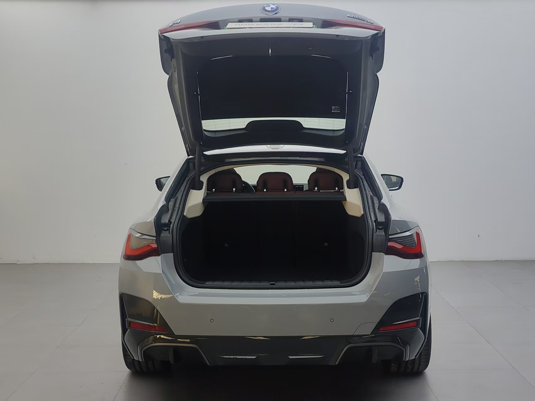 BMW i4 2025 #6 BMW i4 2025 car image #6