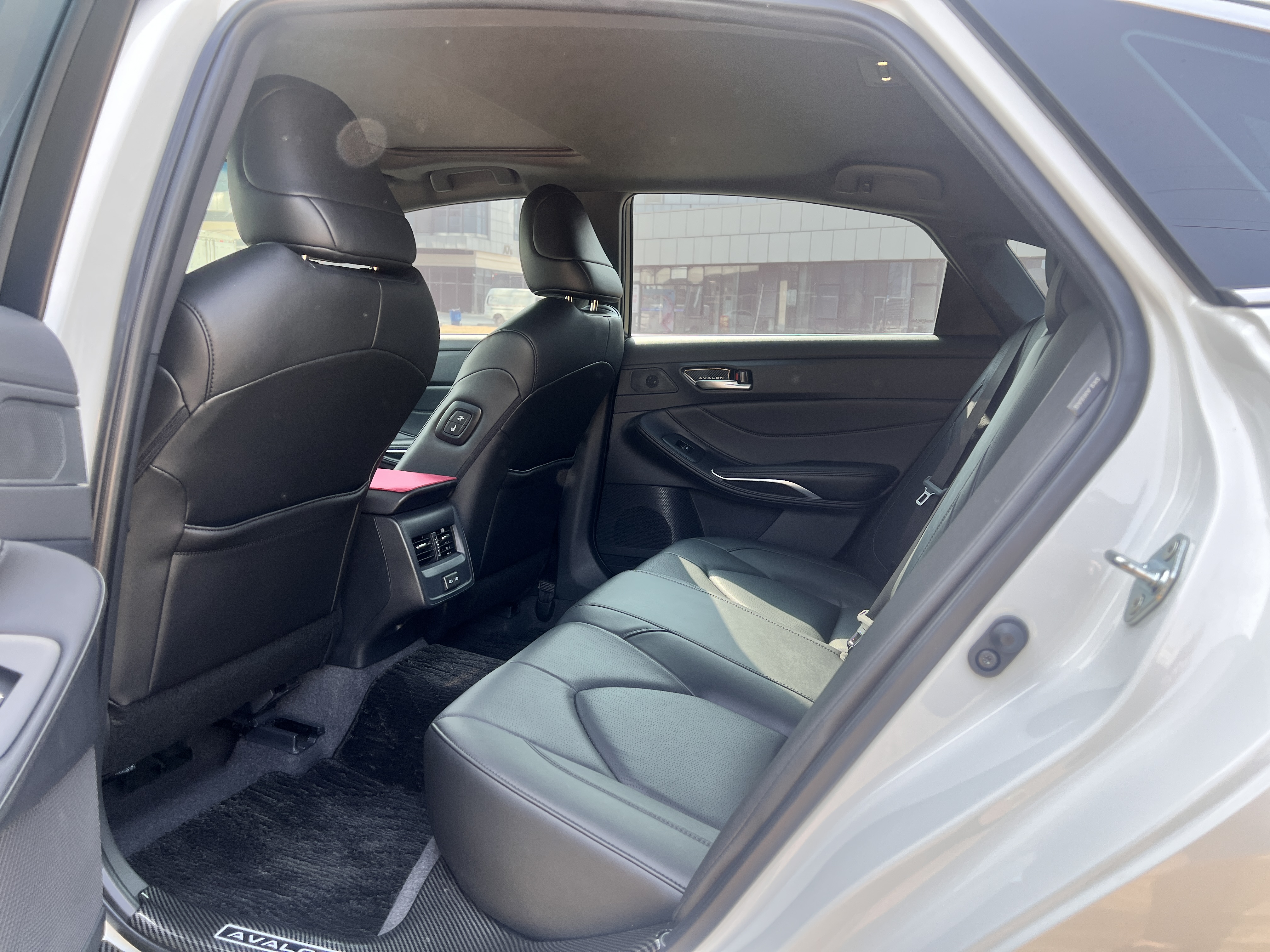 Toyota Avalon 2024 car image #6