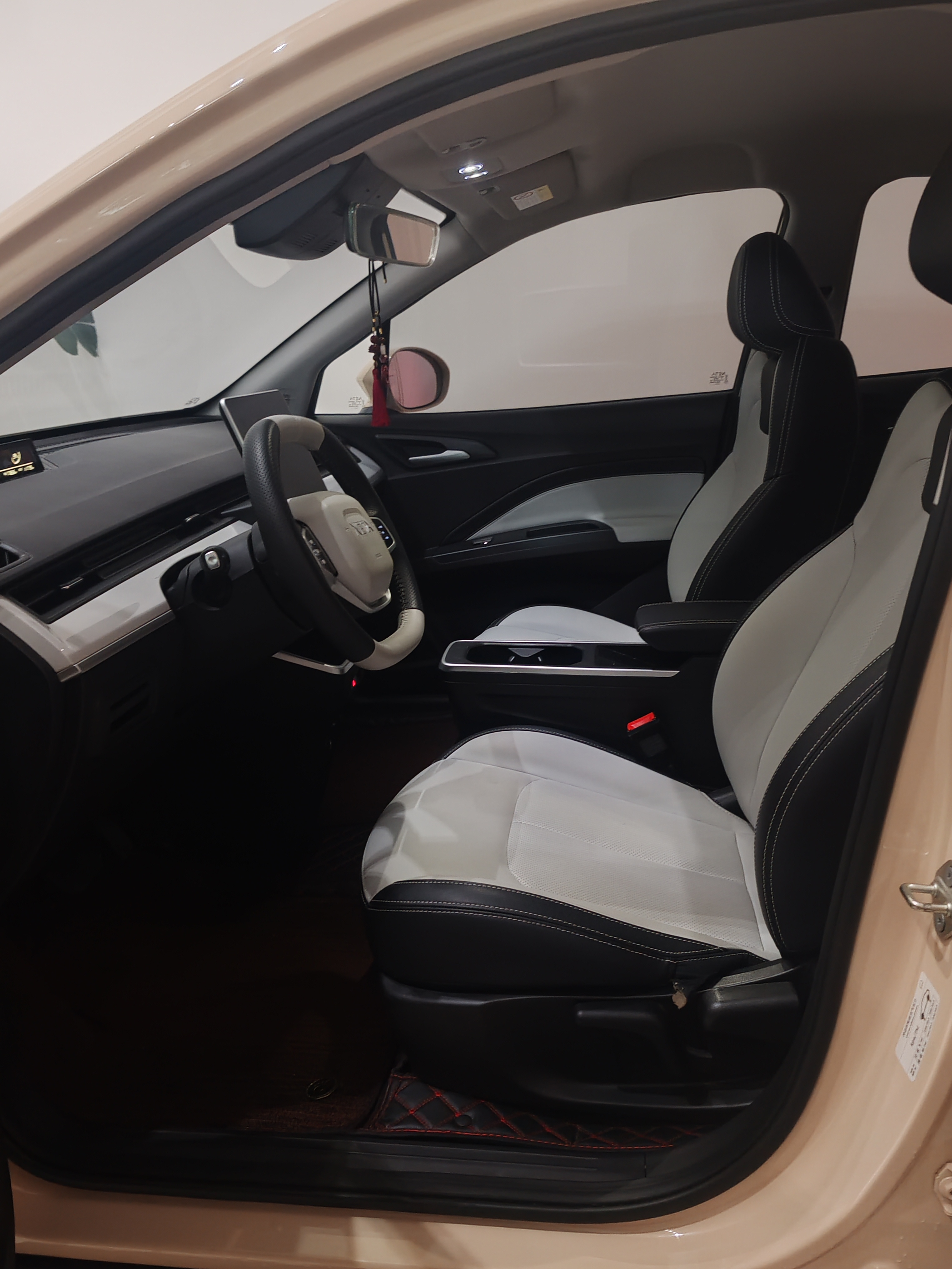 哪吒汽车 哪吒AYA 2023 汽车图片 #6