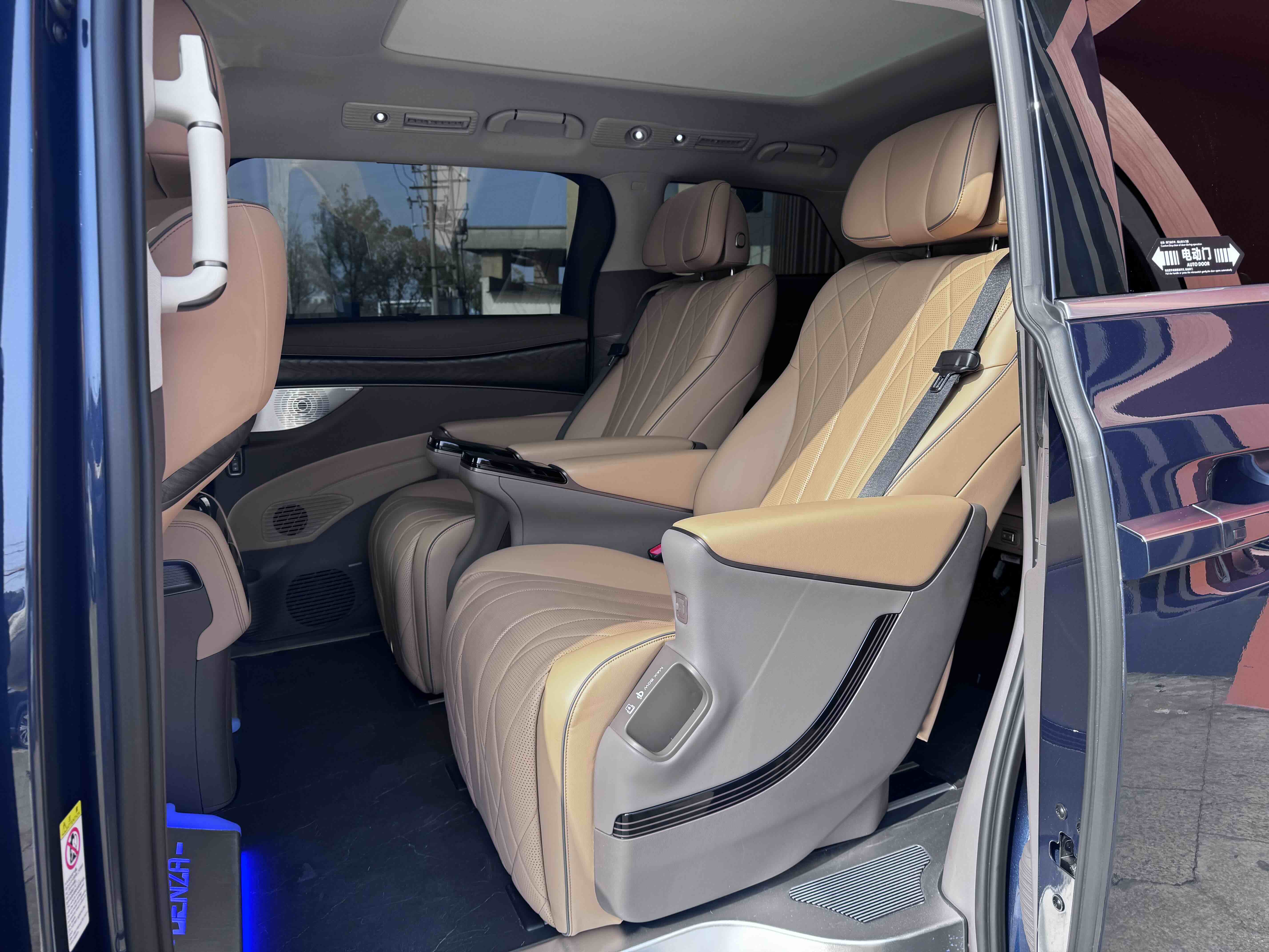 Denza D9 2023 صورة سيارة #6