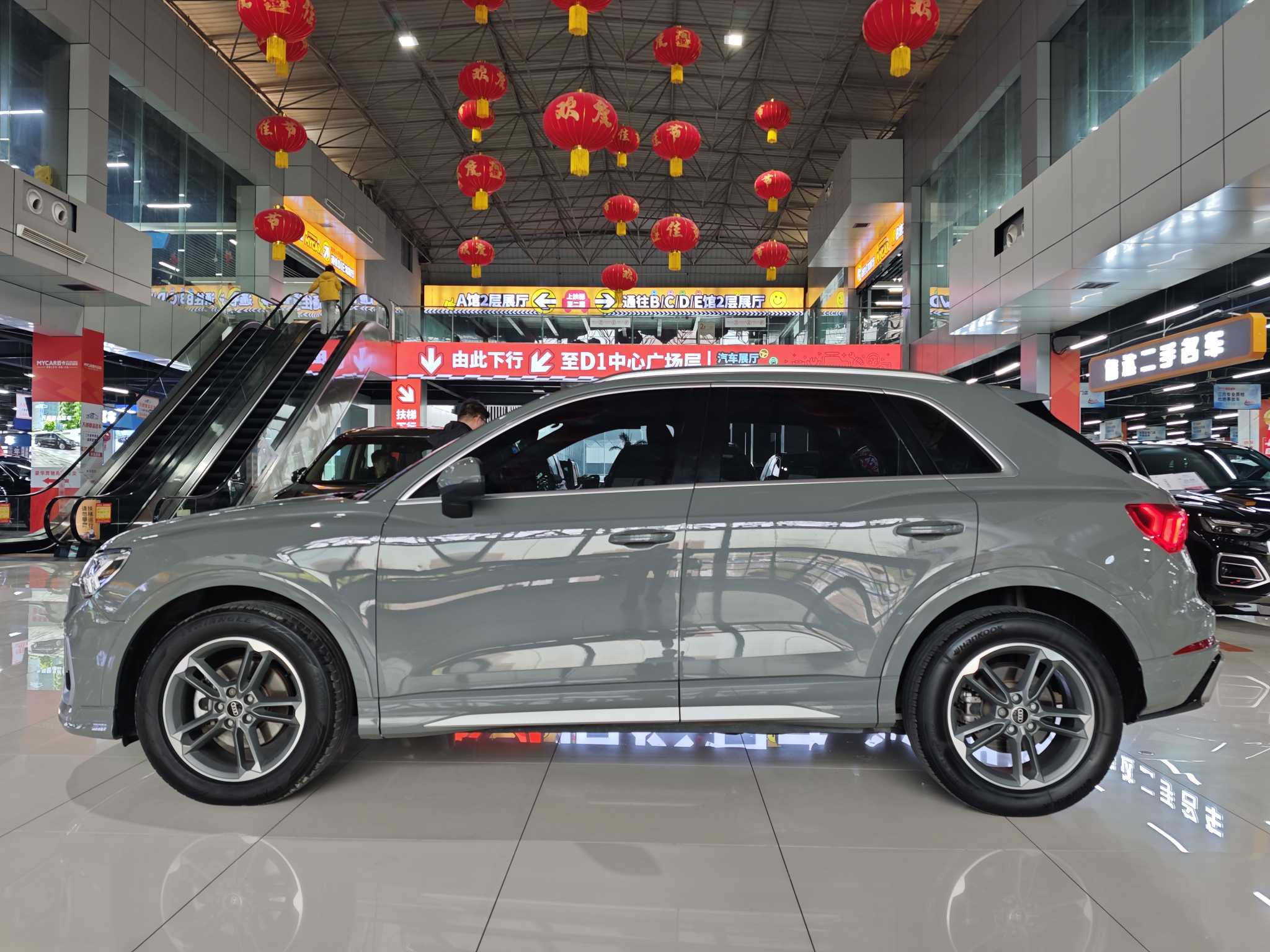 Audi Q3 2024 car image #6