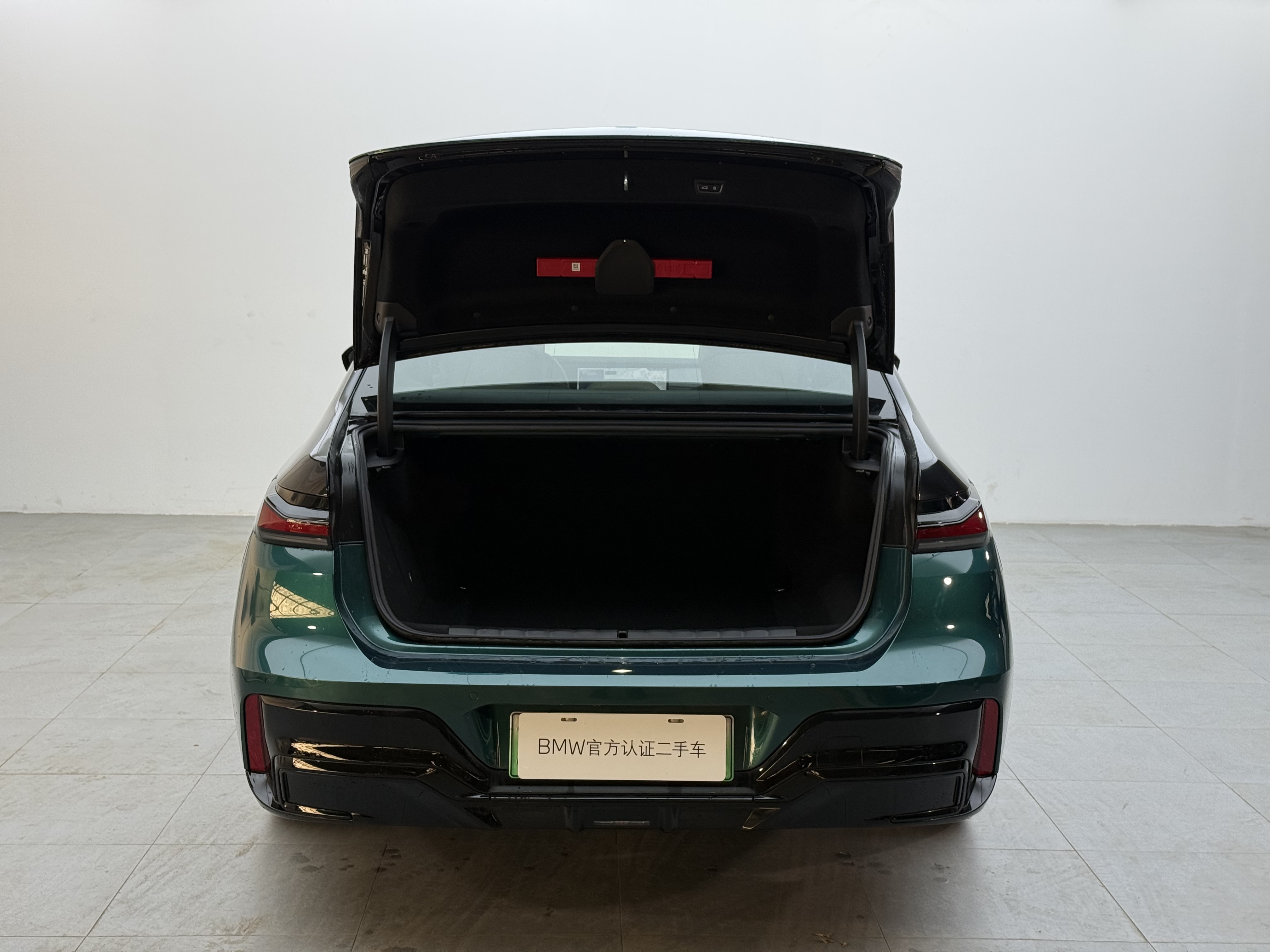 BMW i7 M70L 2024 #6 BMW i7 M70L 2024 car image #6