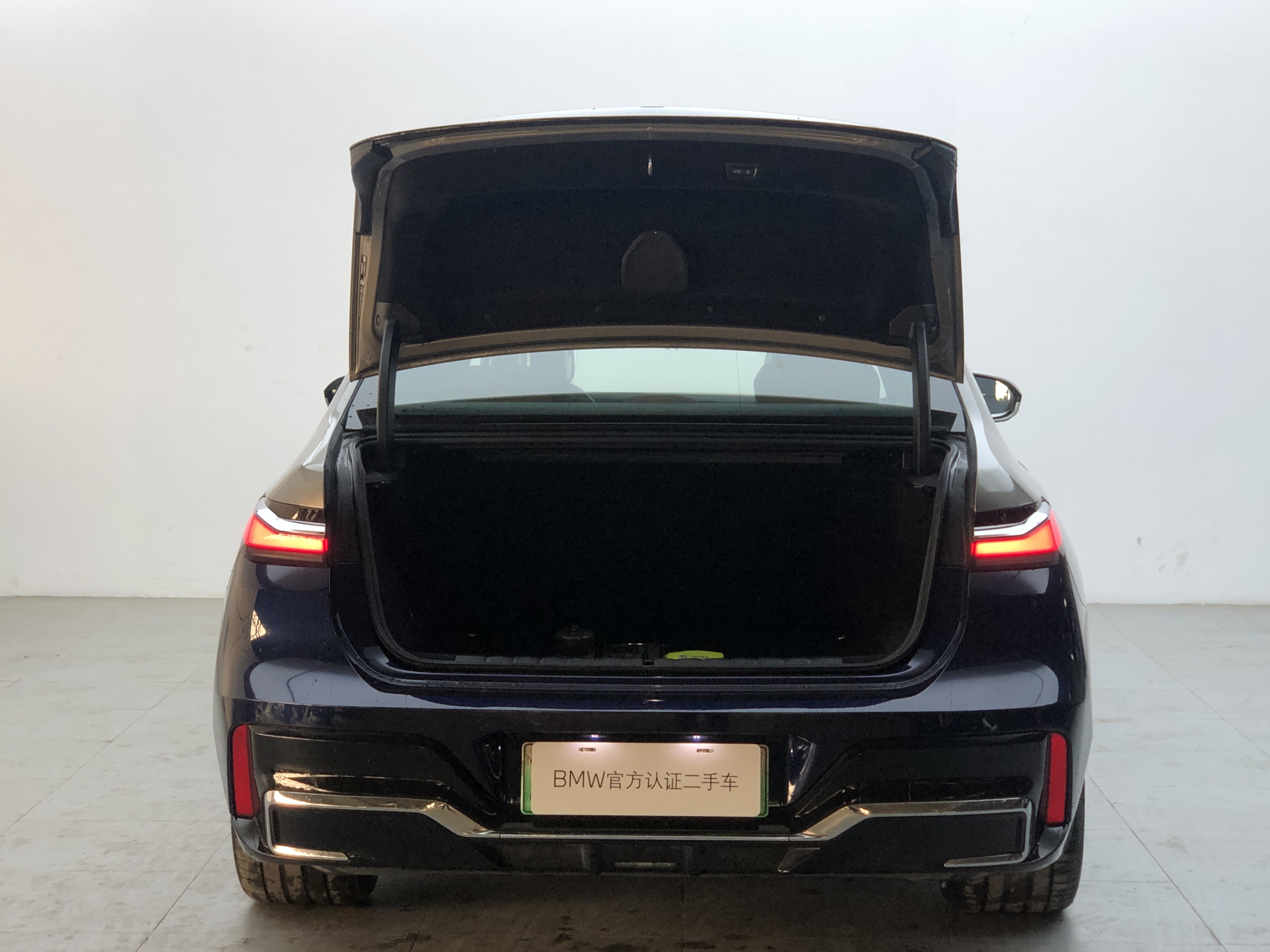 BMW i7 M70L 2023 #6 BMW i7 M70L 2023 car image #6