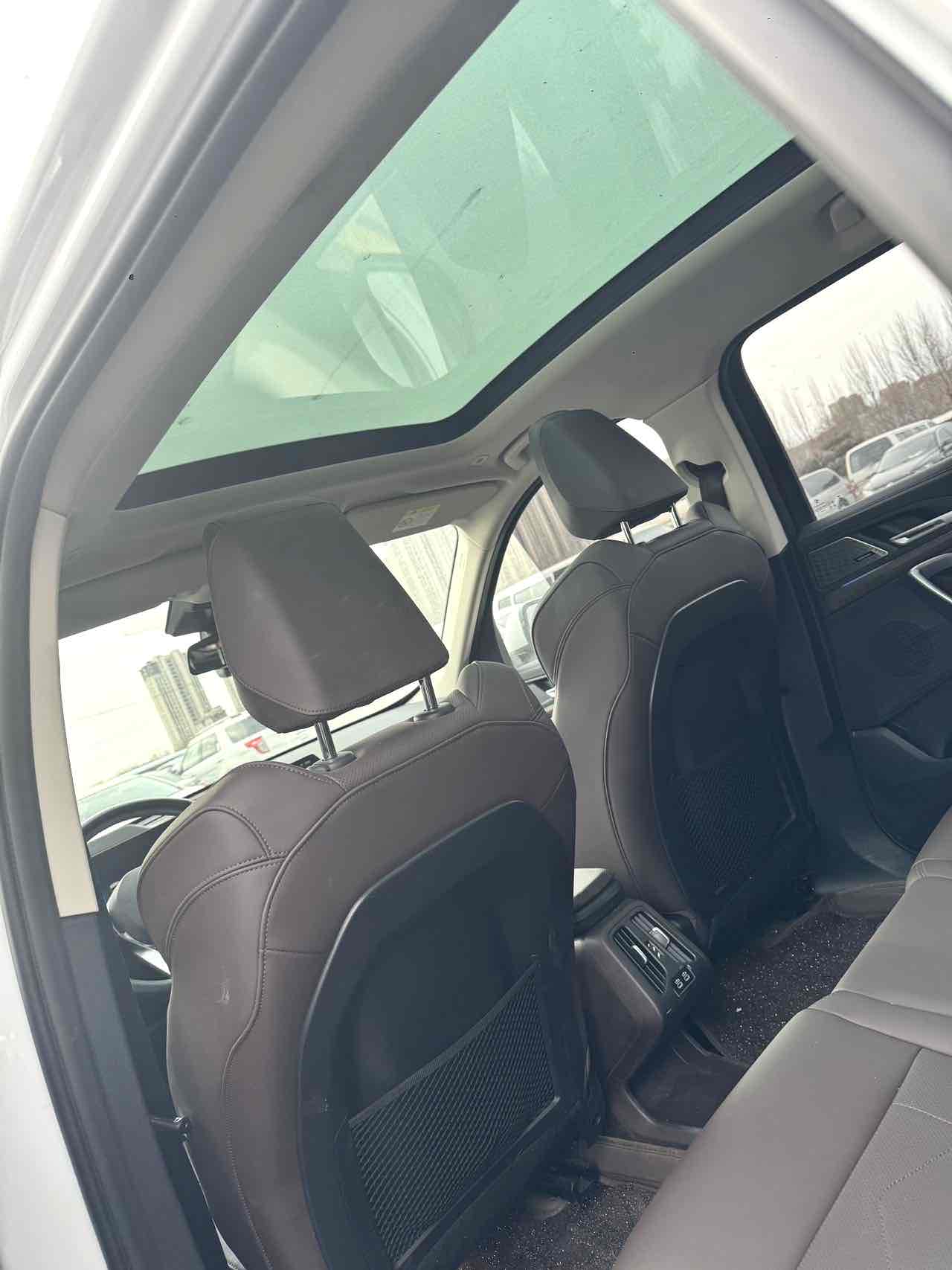 BMW iX1 2025 #6 BMW iX1 2025 صورة سيارة #6