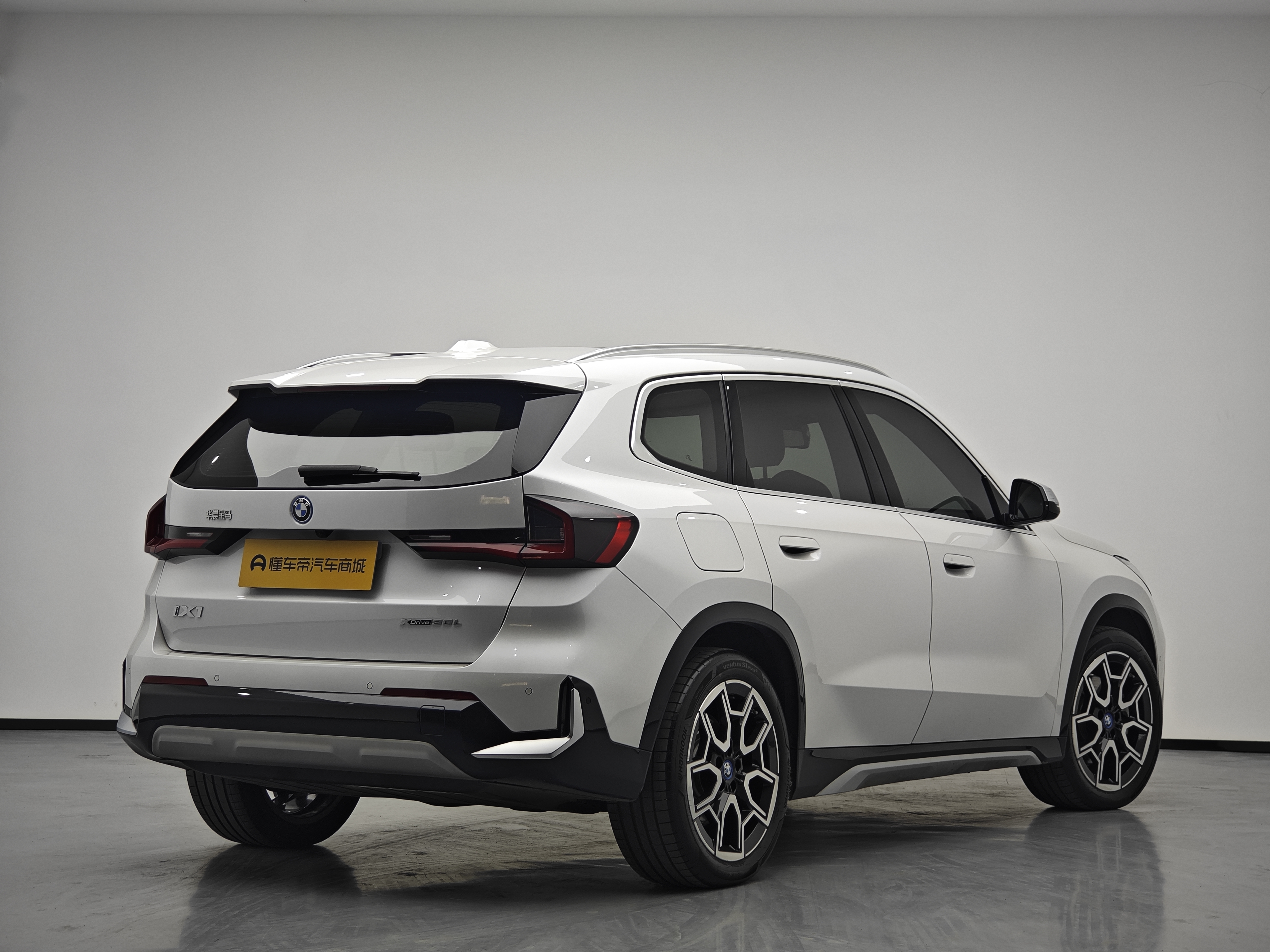 BMW iX1 2025 #6 BMW iX1 2025 صورة سيارة #6