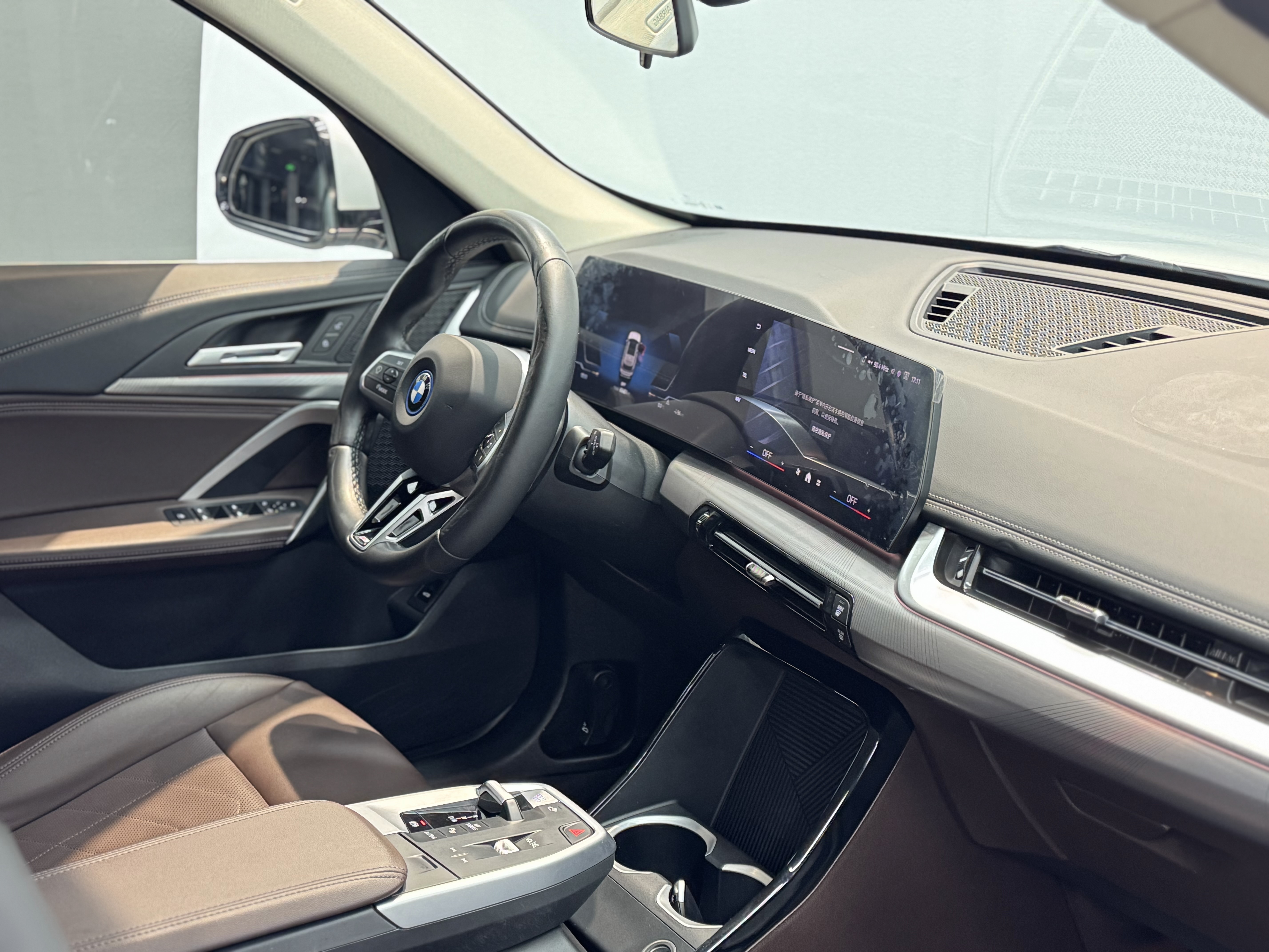 BMW iX1 2024 car image #6