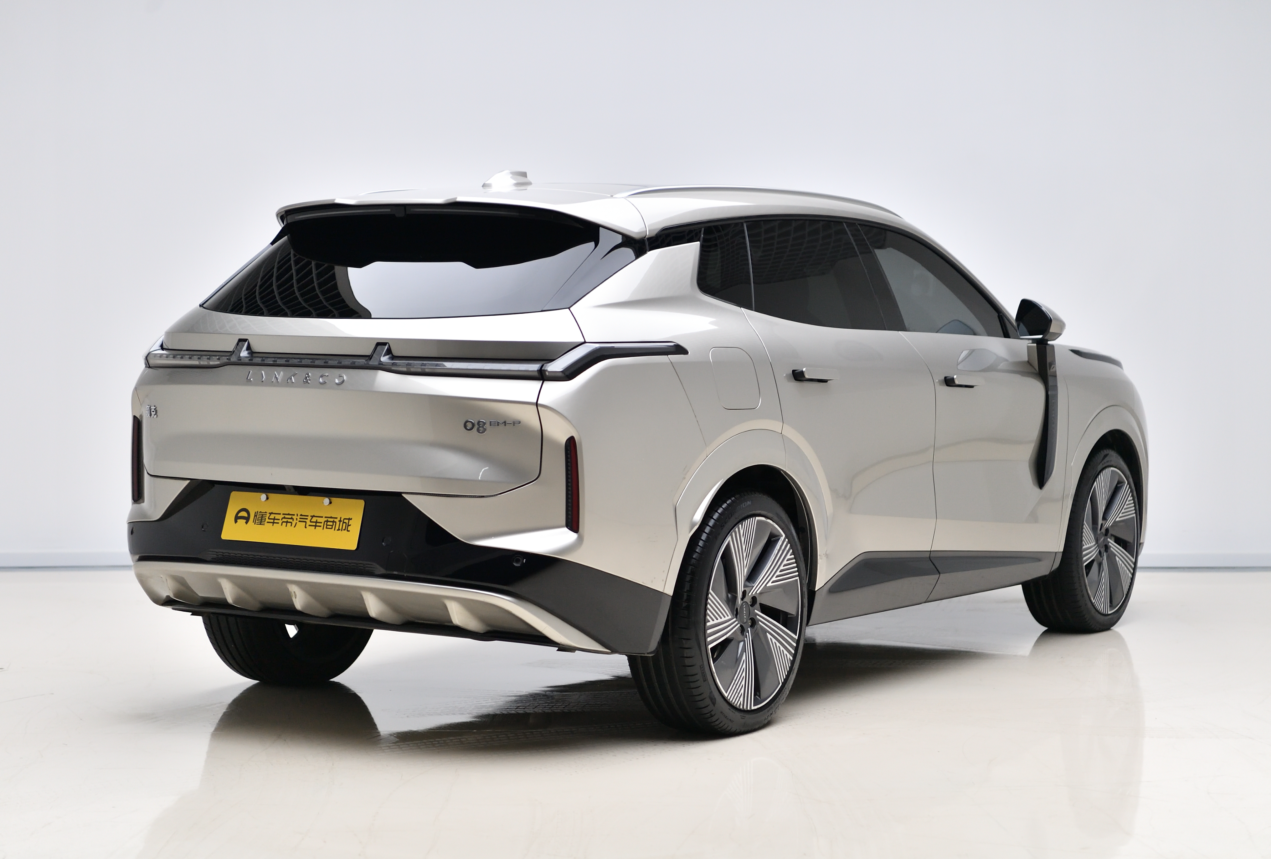 Lynk & Co 08 EM-P 2024 car image #6