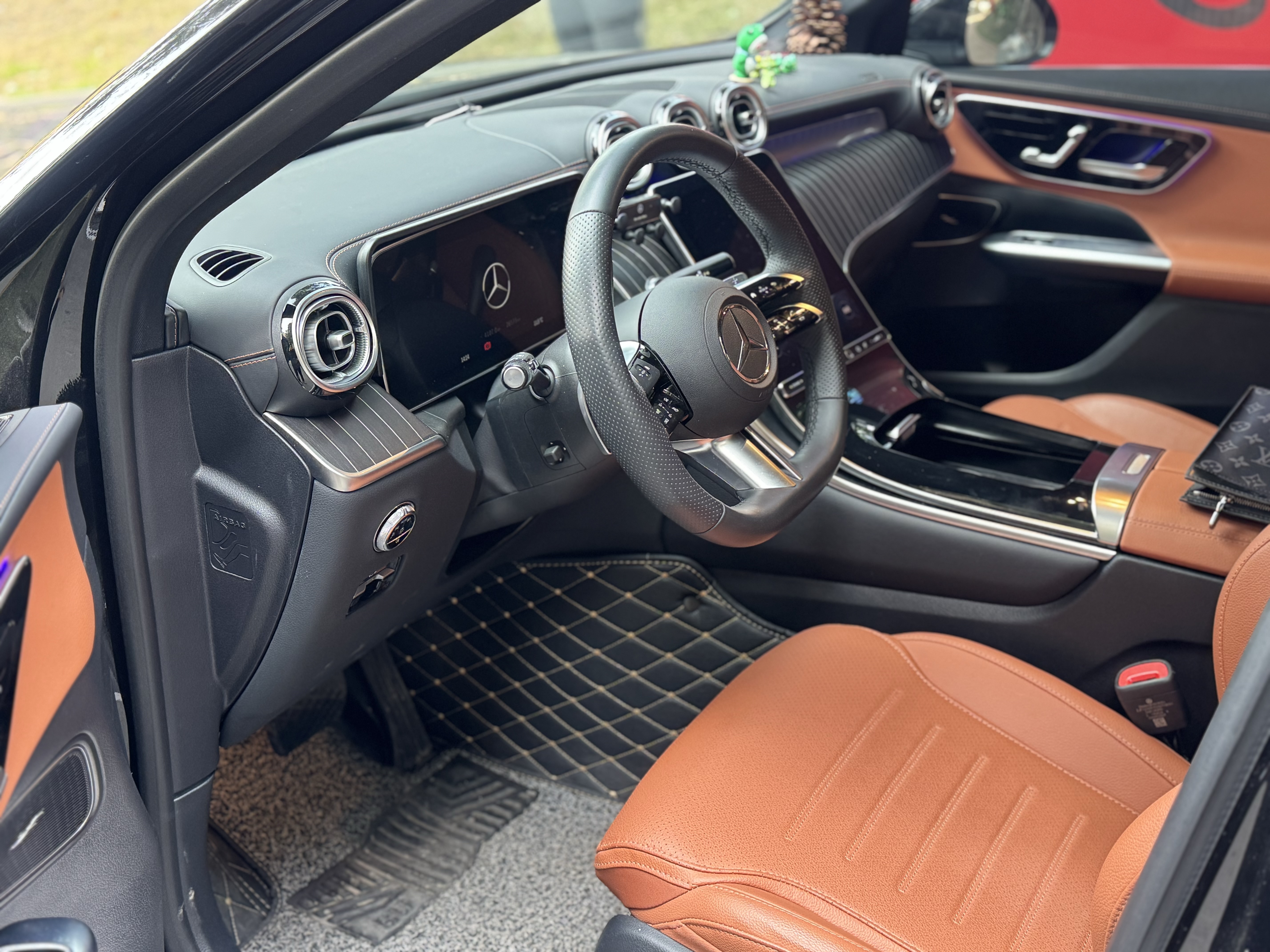 Mercedes-Benz GLC Class 2023 car image #6