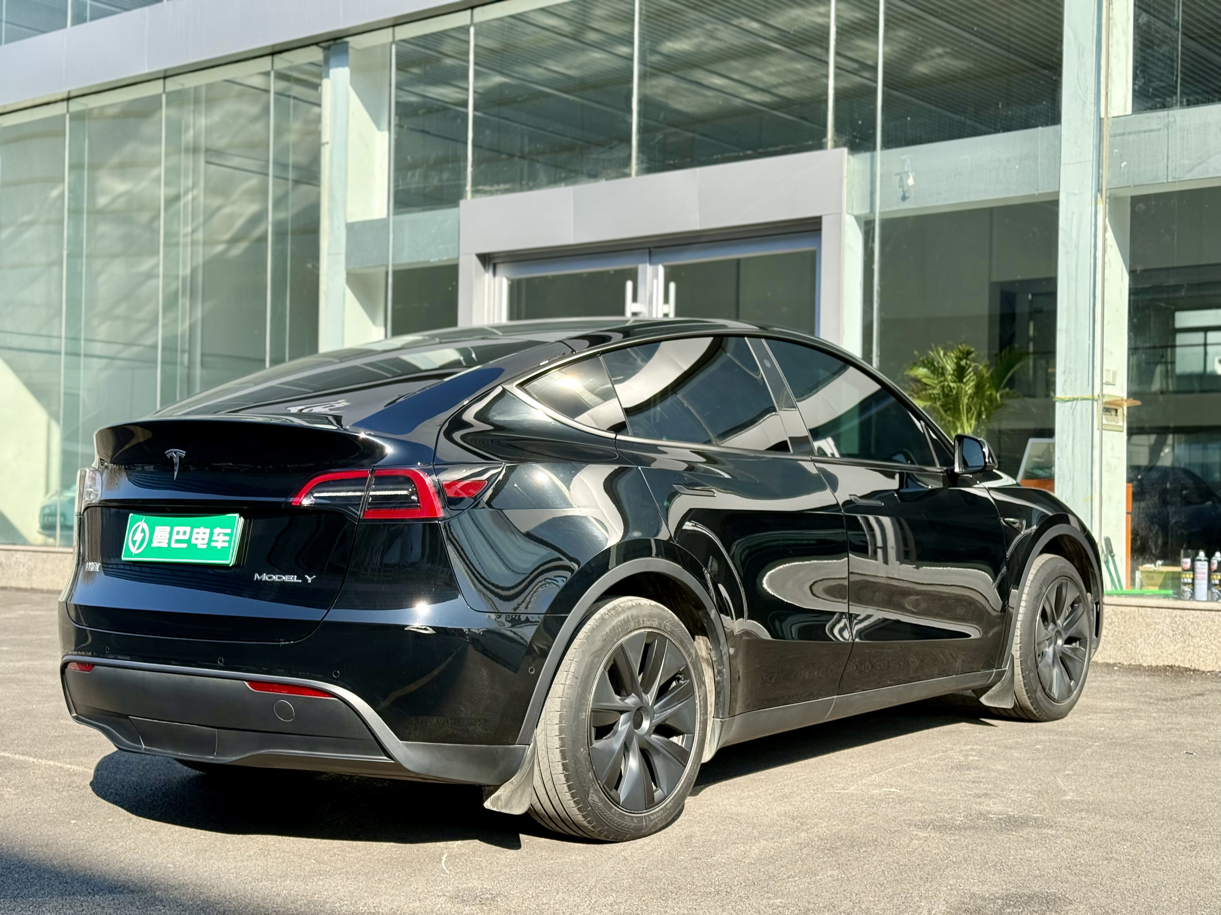 Tesla Model Y 2024 #6 Tesla Model Y 2024 car image #6