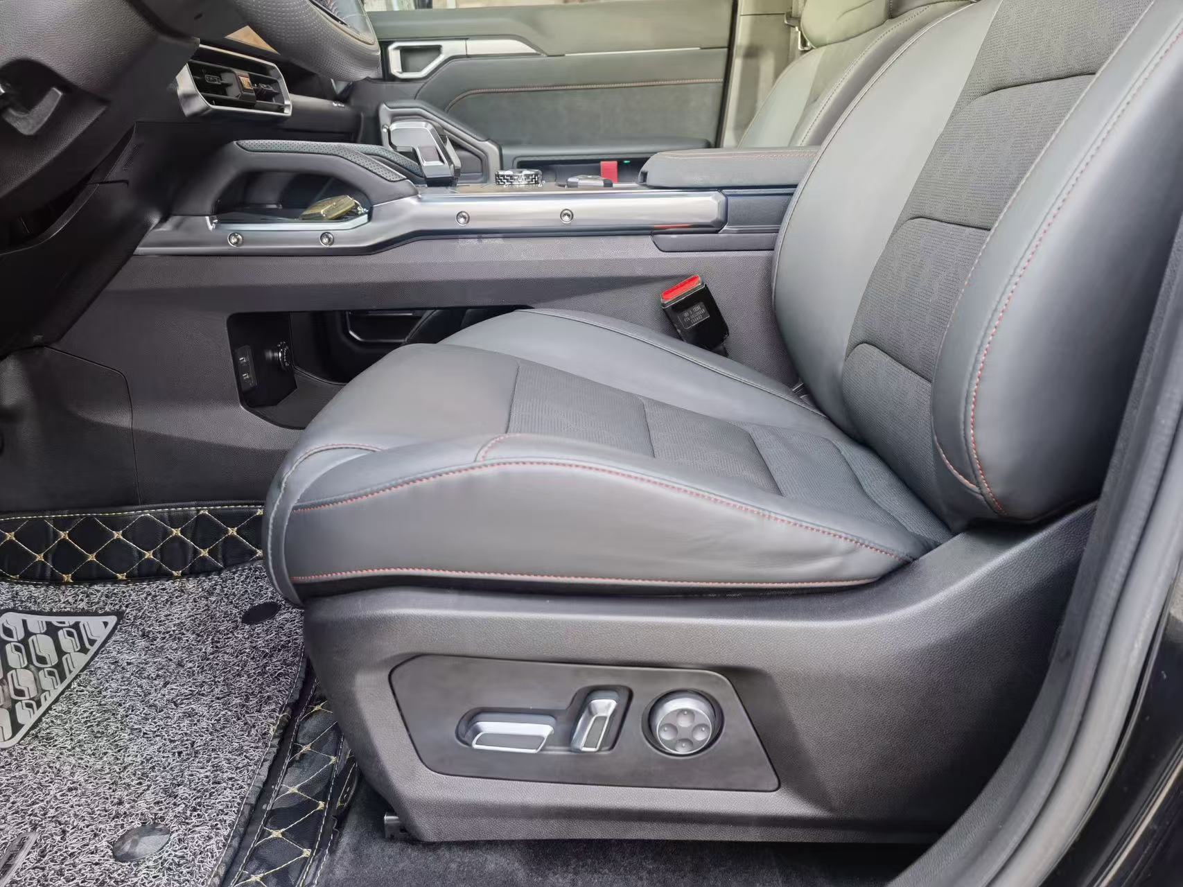 Jetour Traveller 2023 car image #6