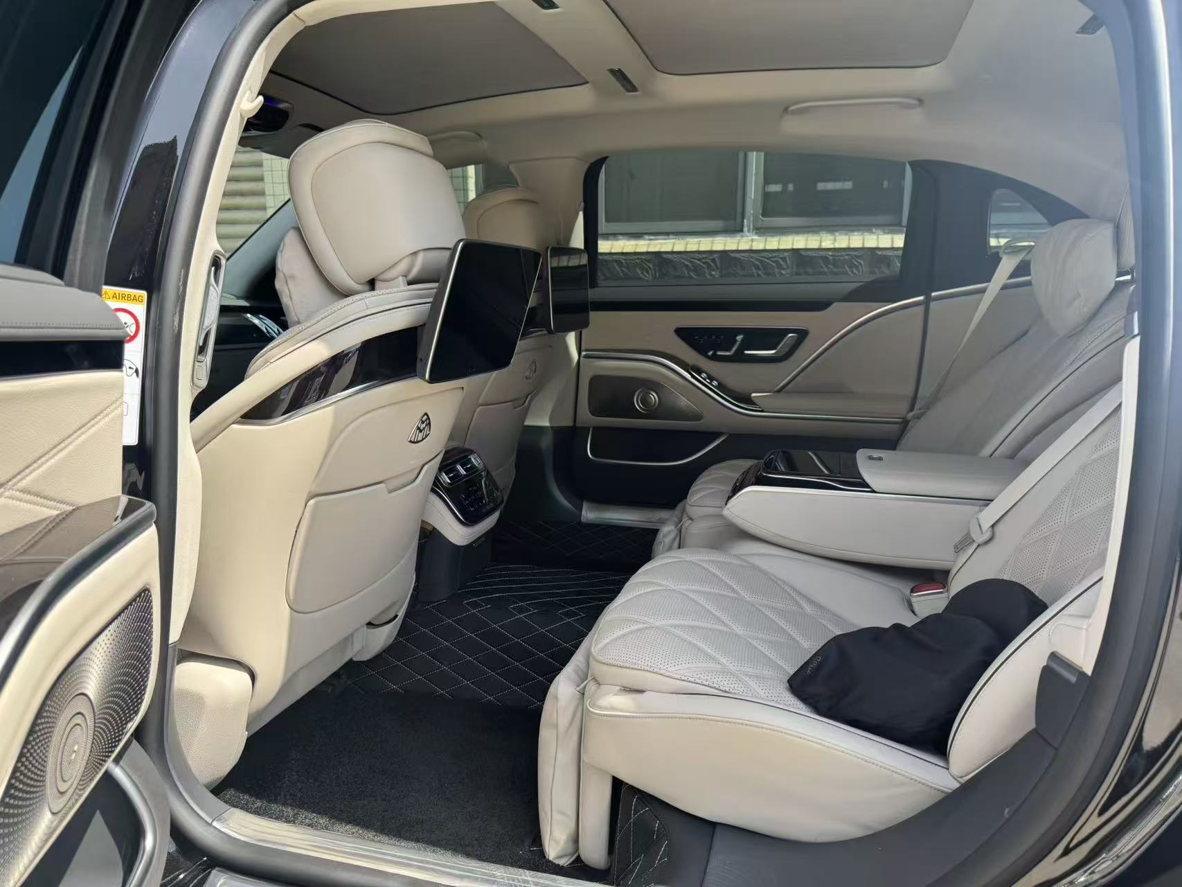 Mercedes-Benz Maybach S Class 2024 car image #6