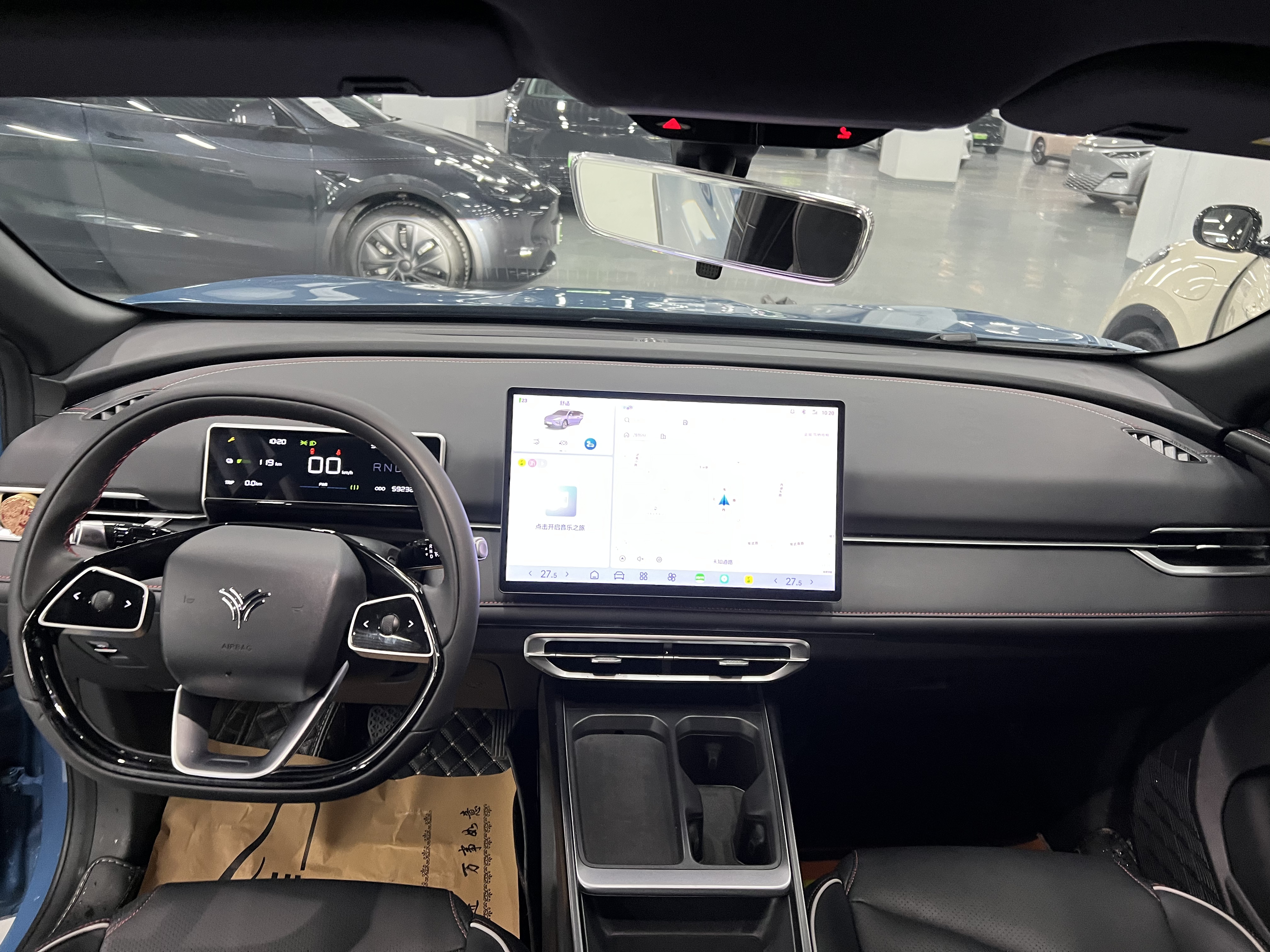 哪吒汽车 哪吒X 2023 汽车图片 #6