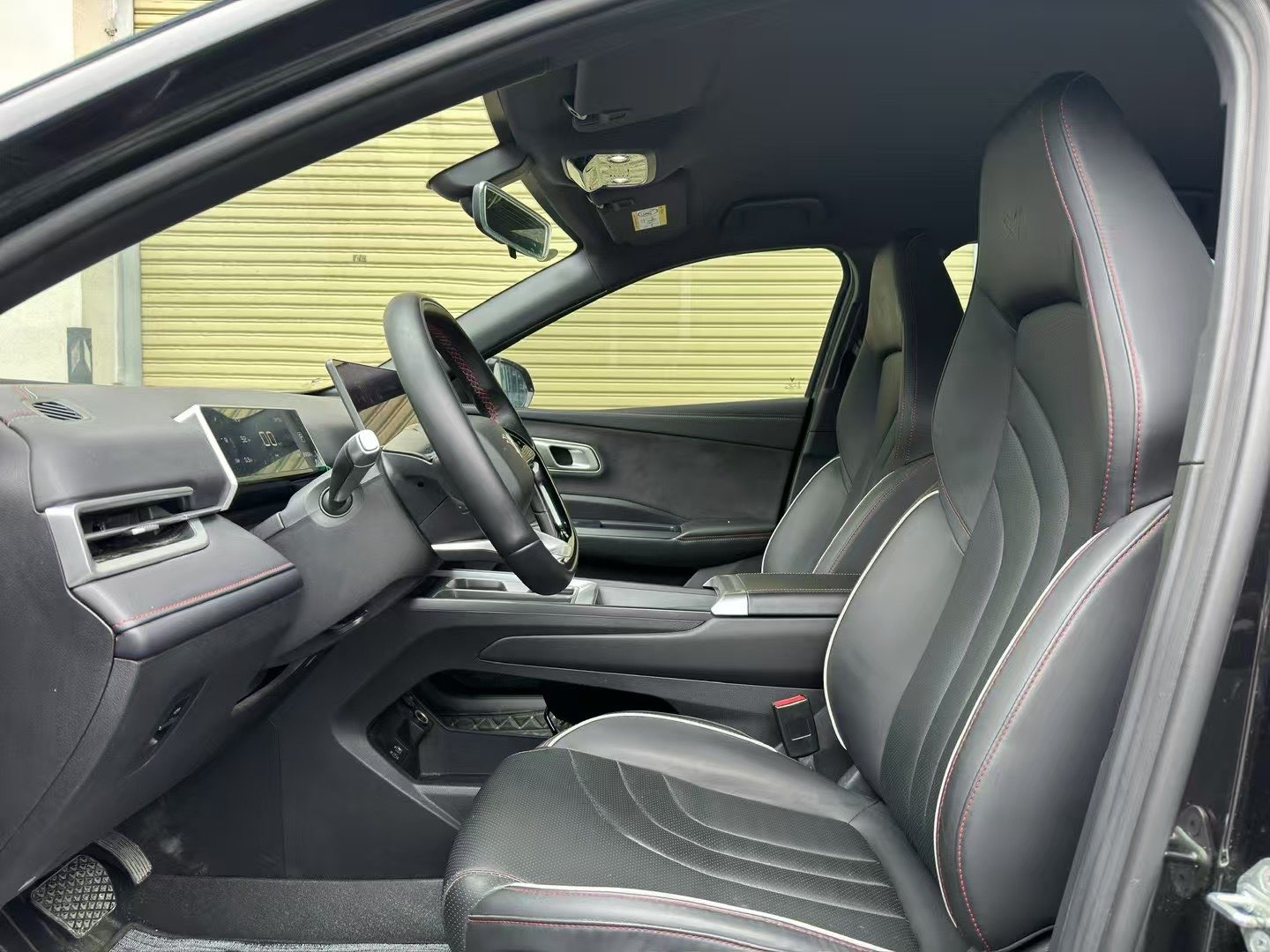 哪吒汽车 哪吒X 2023 汽车图片 #6