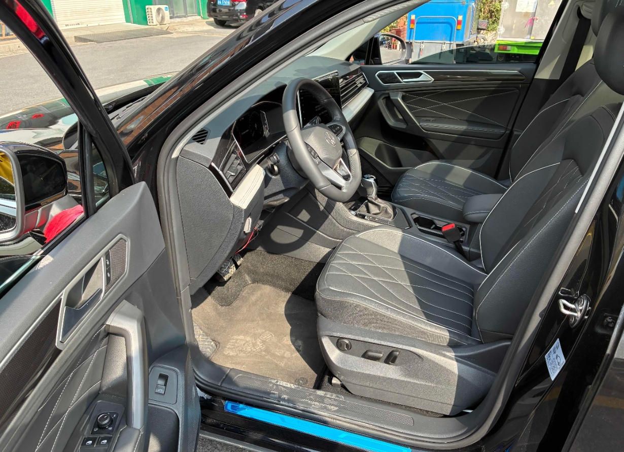 Volkswagen Tiguan L 2025 car image #6