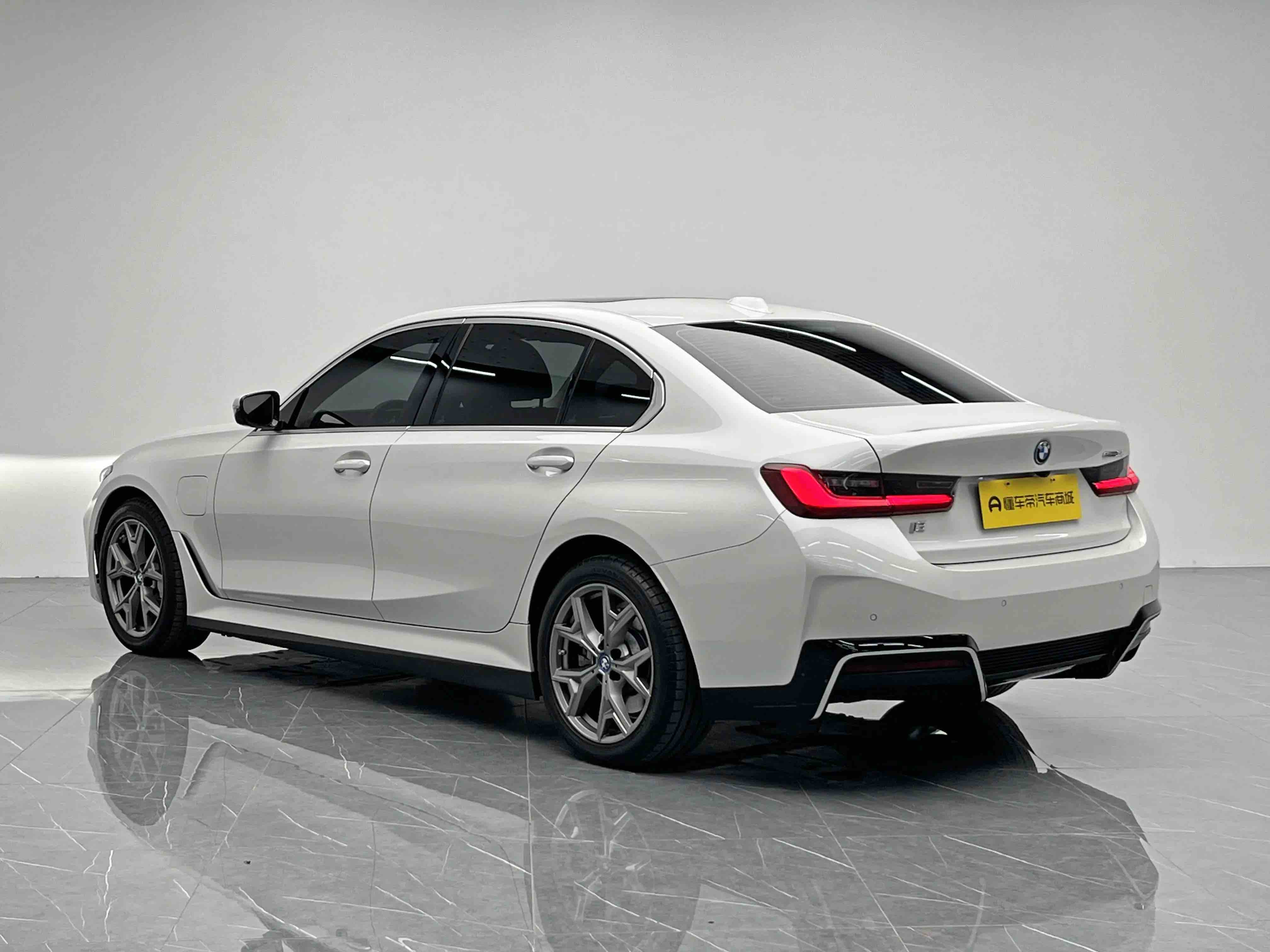 BMW i3 2023 car image #6