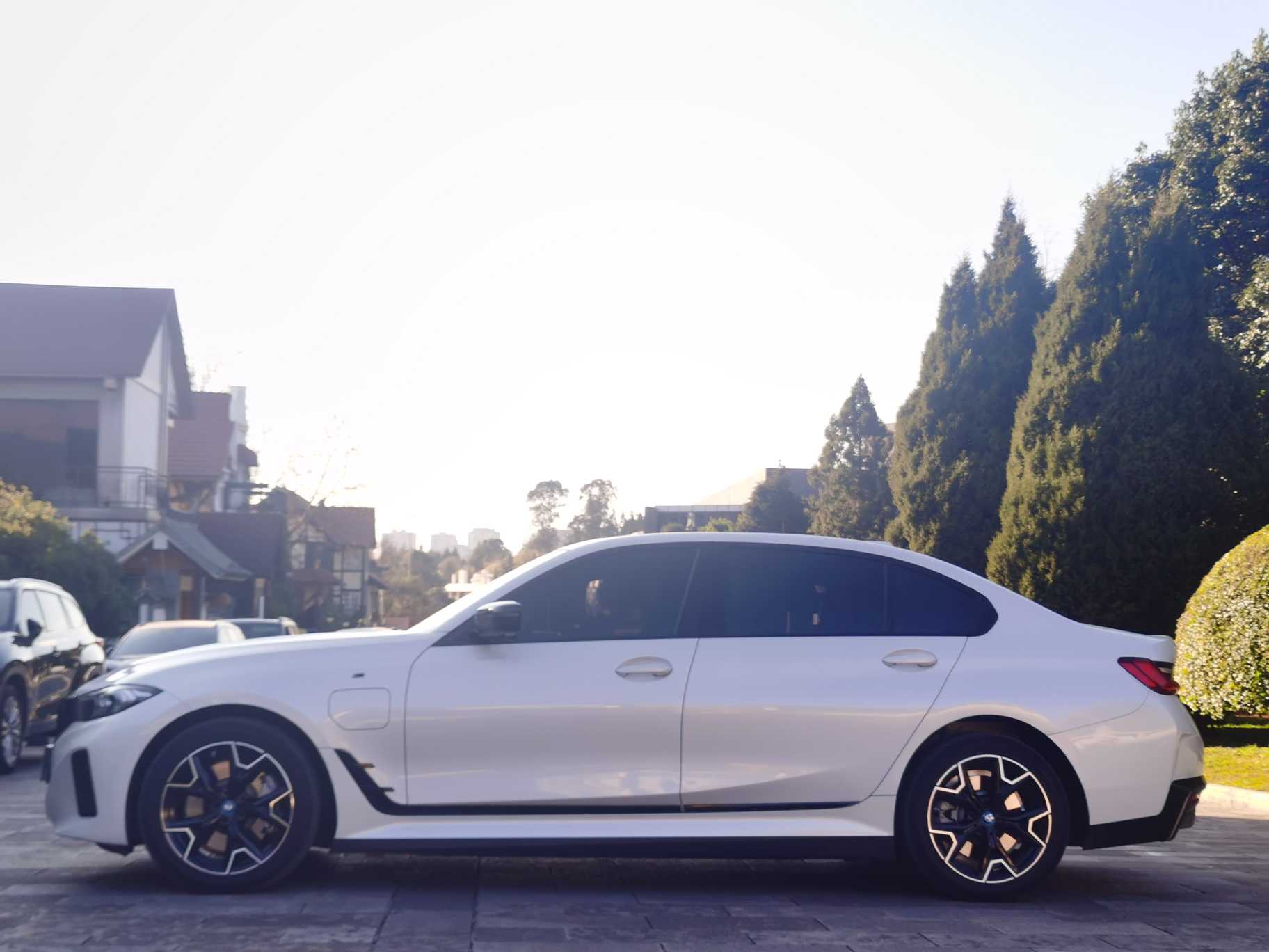 BMW i3 2024 car image #6